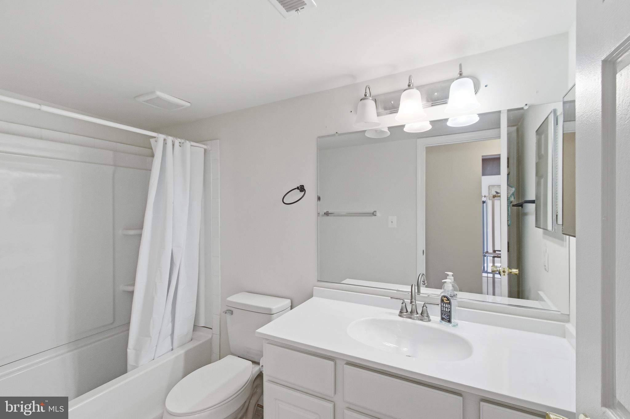 VILLAS AT COUNTRYSIDE - Residential