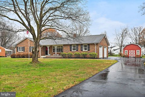 Photo of LEESBURG, VA 20175 (MLS # VALO2117372)