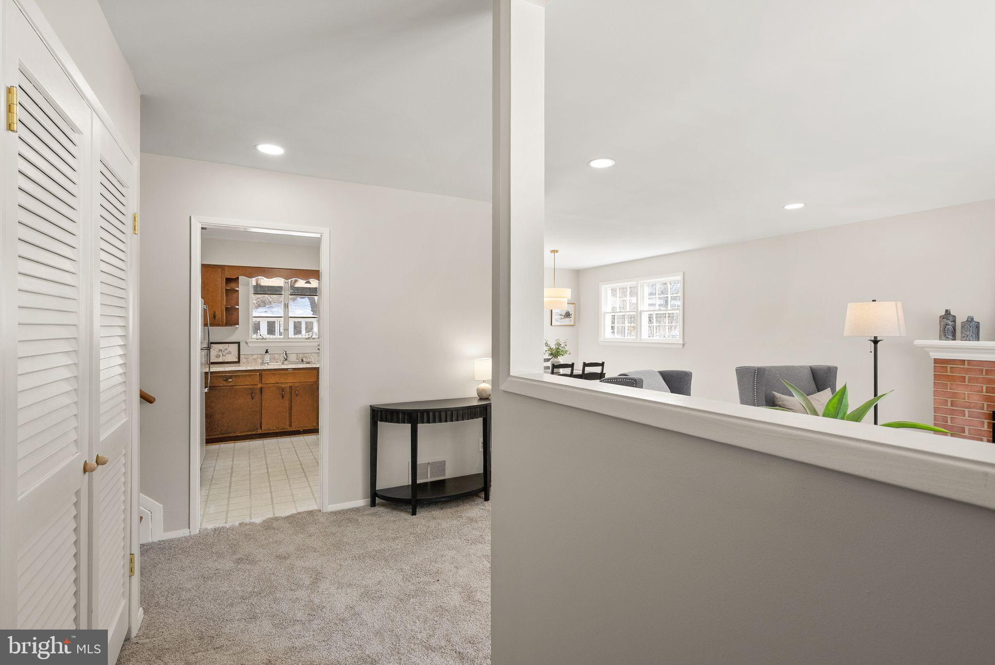 COUNTRY CLUB MANOR - Residential