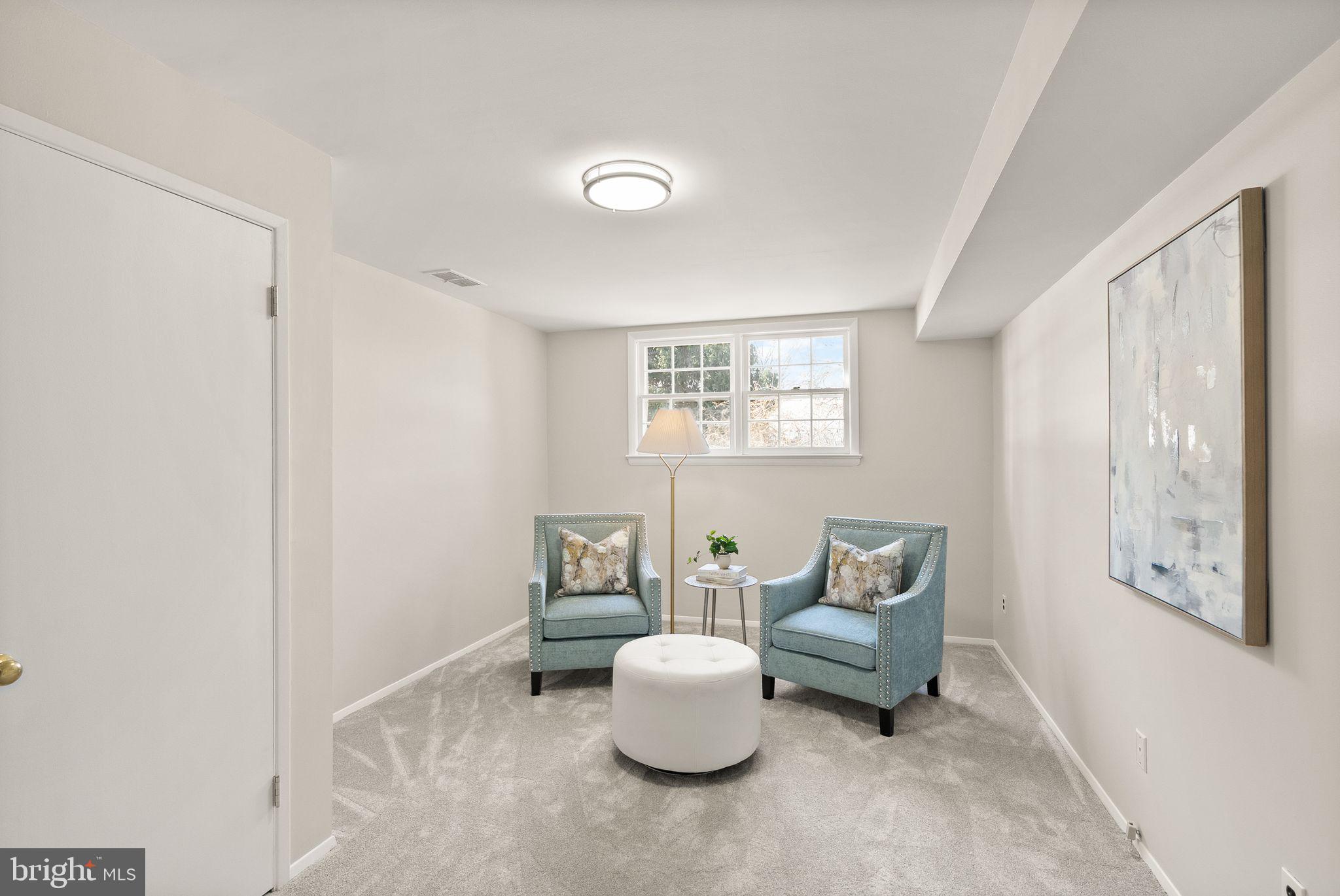 COUNTRY CLUB MANOR - Residential