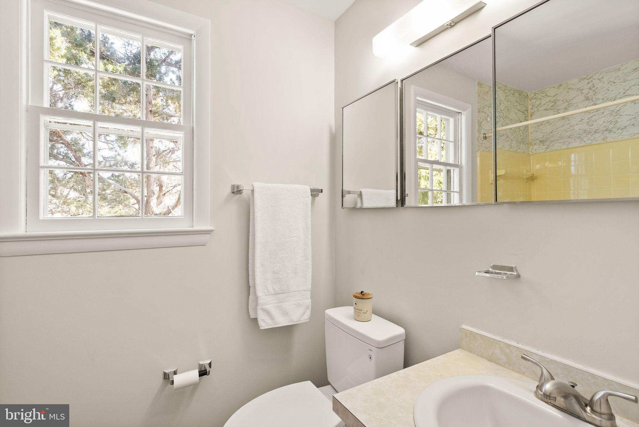 COUNTRY CLUB MANOR - Residential