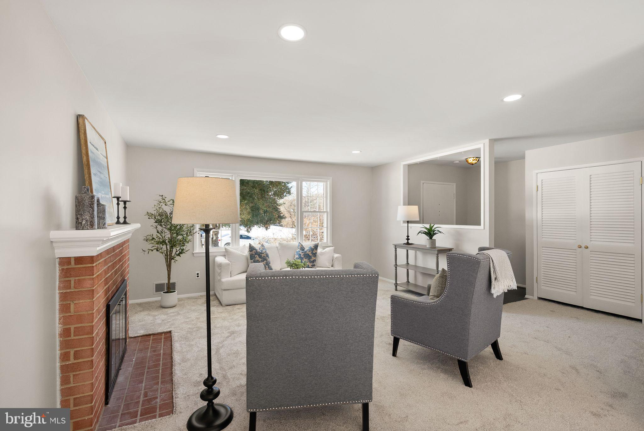 COUNTRY CLUB MANOR - Residential