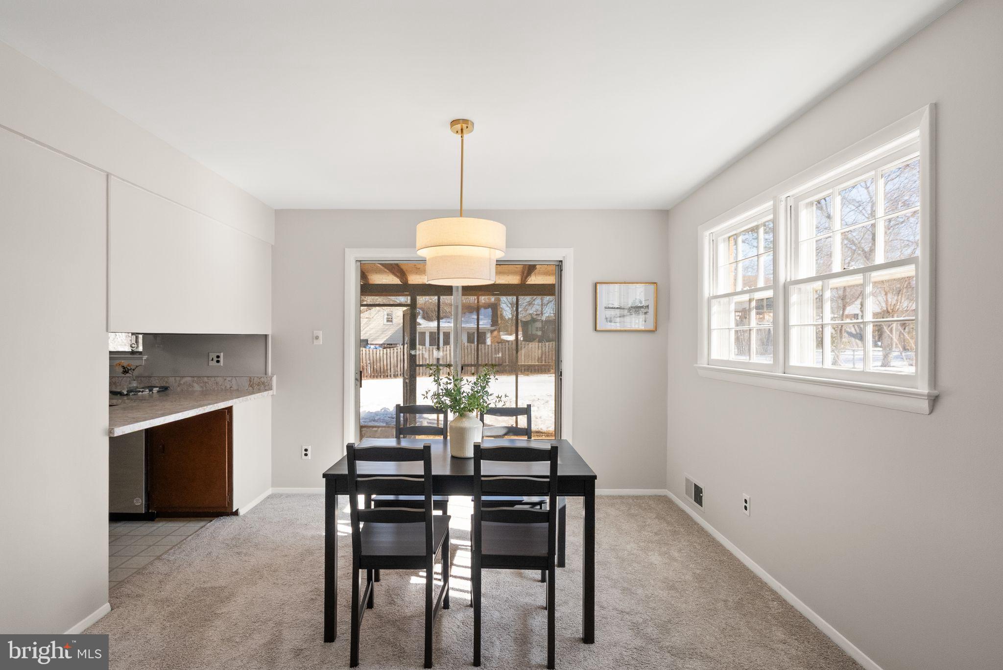 COUNTRY CLUB MANOR - Residential