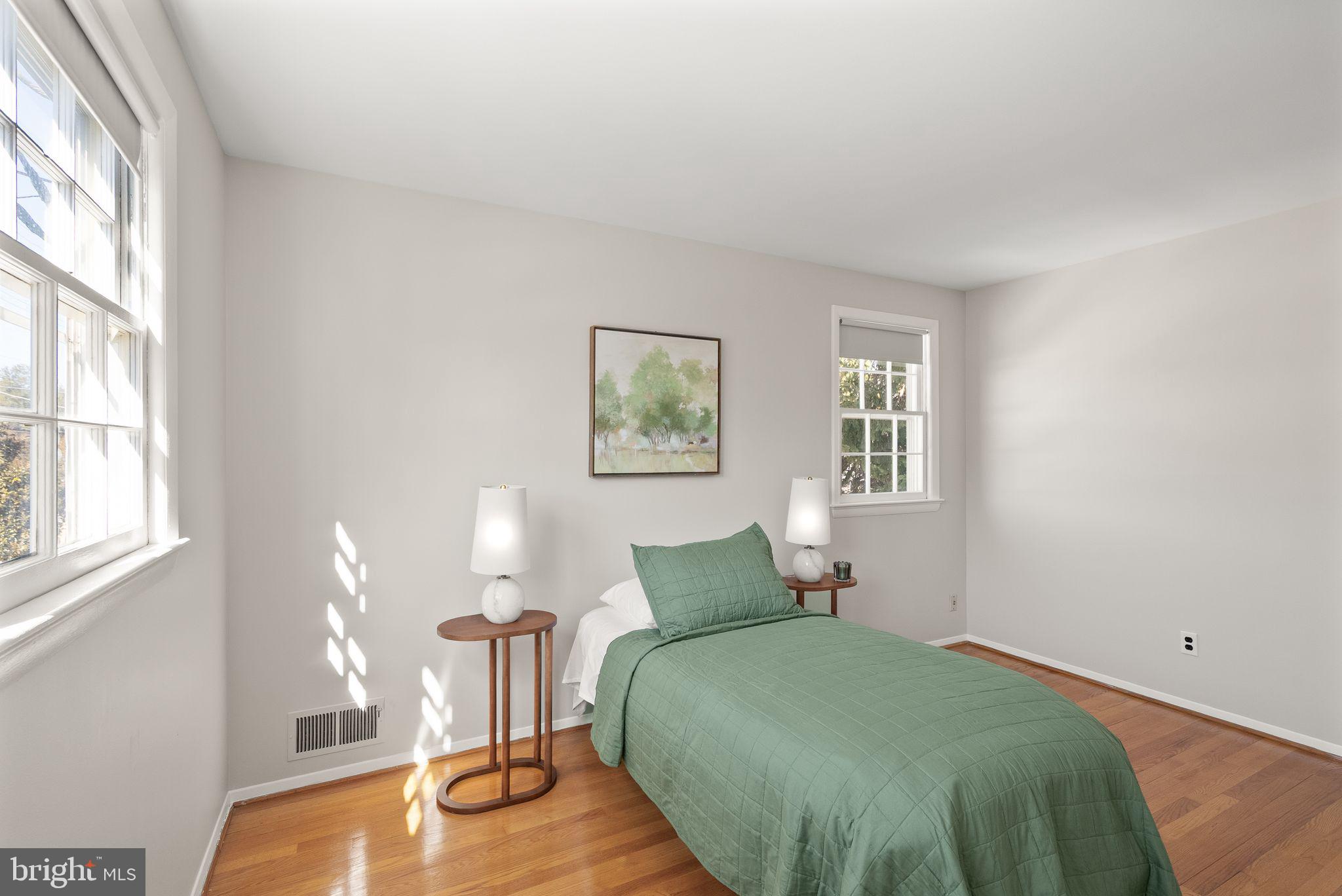 COUNTRY CLUB MANOR - Residential