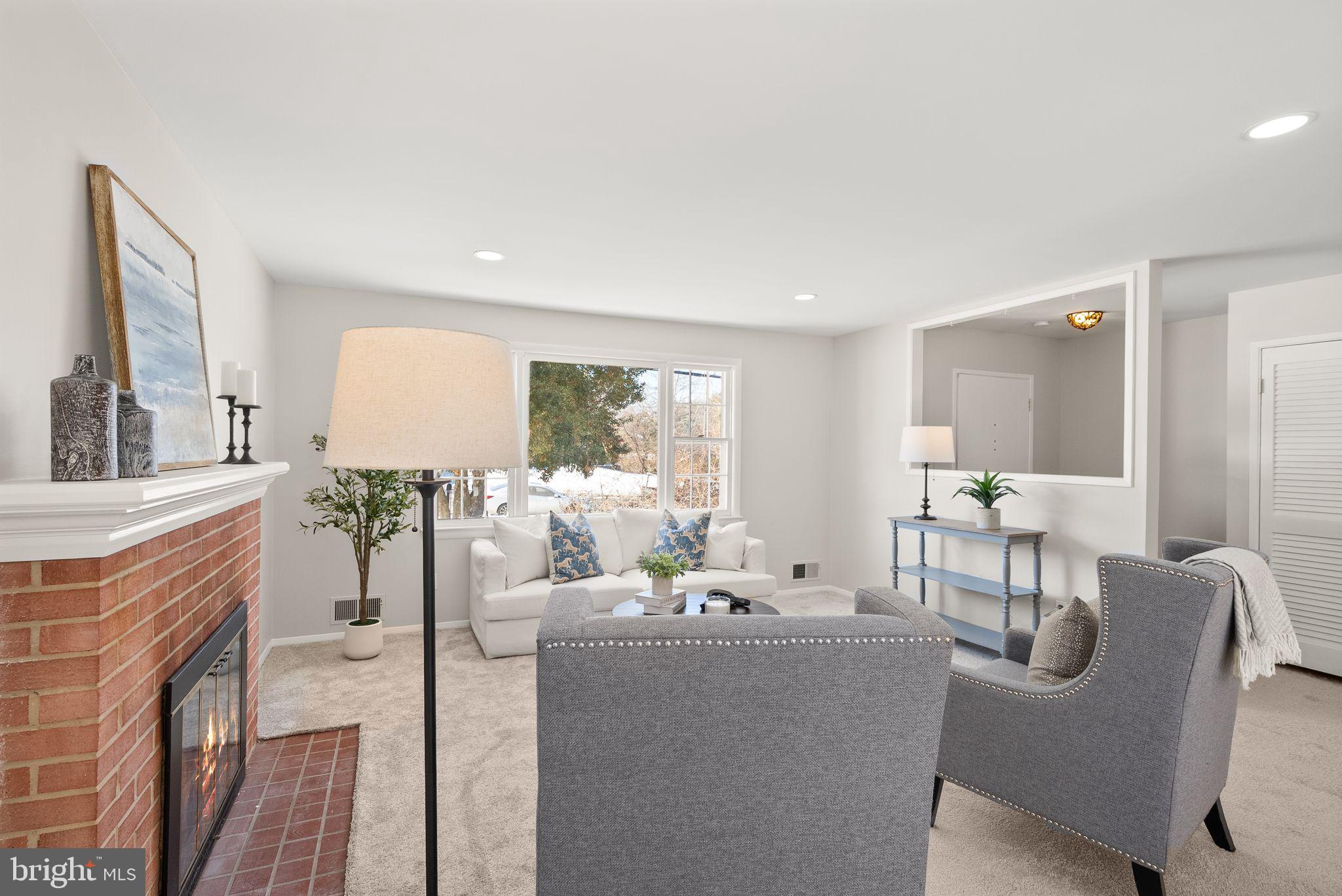 COUNTRY CLUB MANOR - Residential