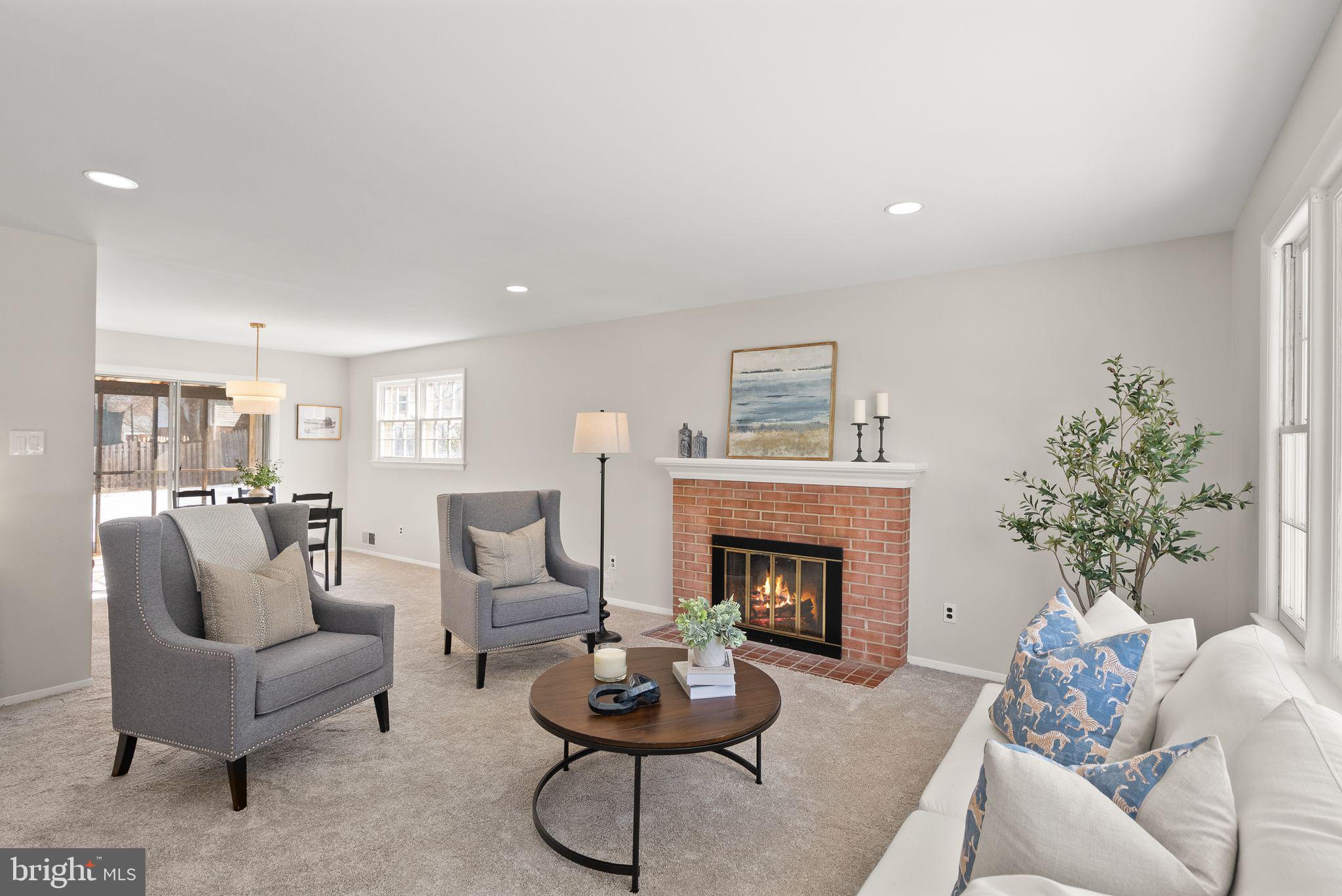 COUNTRY CLUB MANOR - Residential