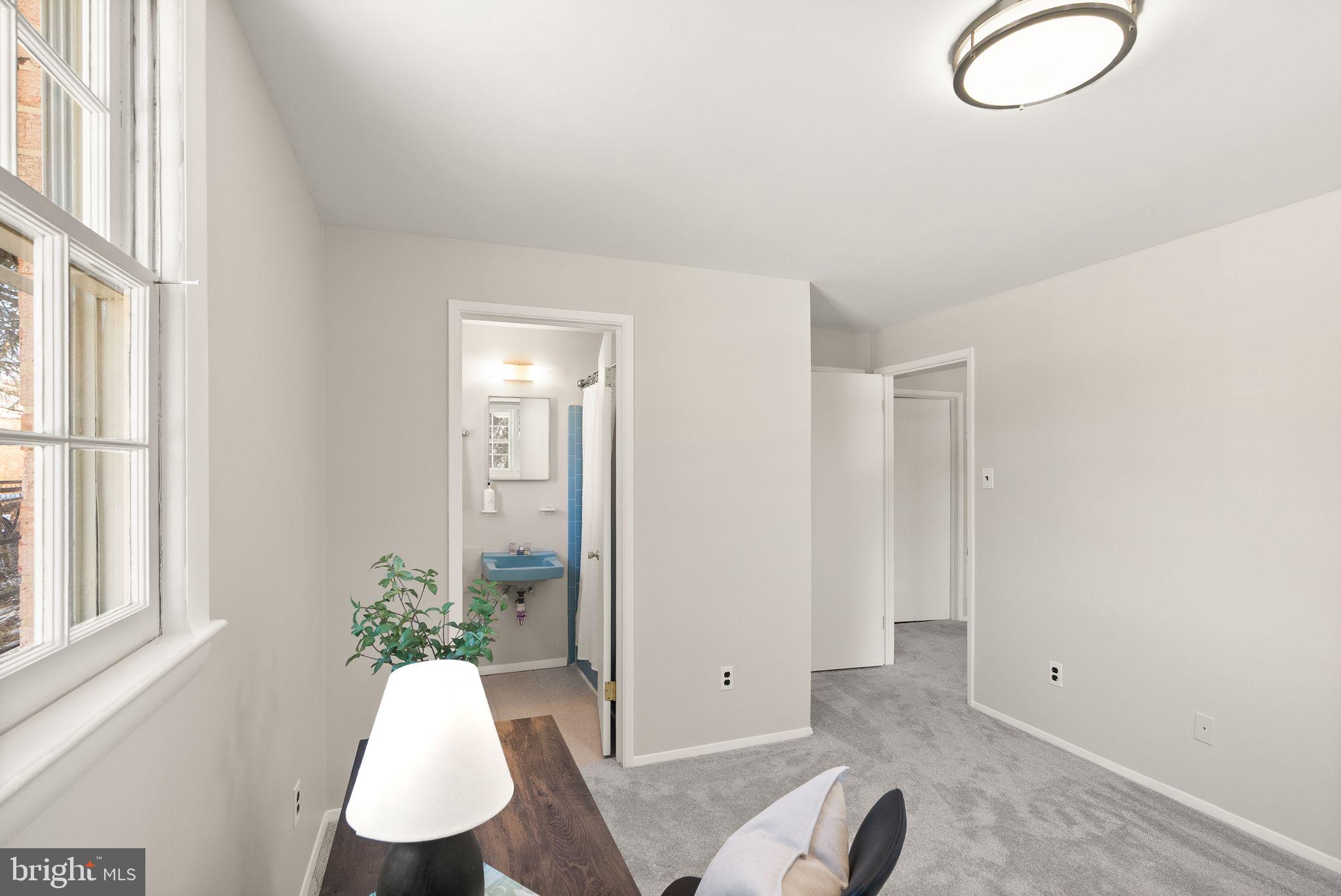 COUNTRY CLUB MANOR - Residential