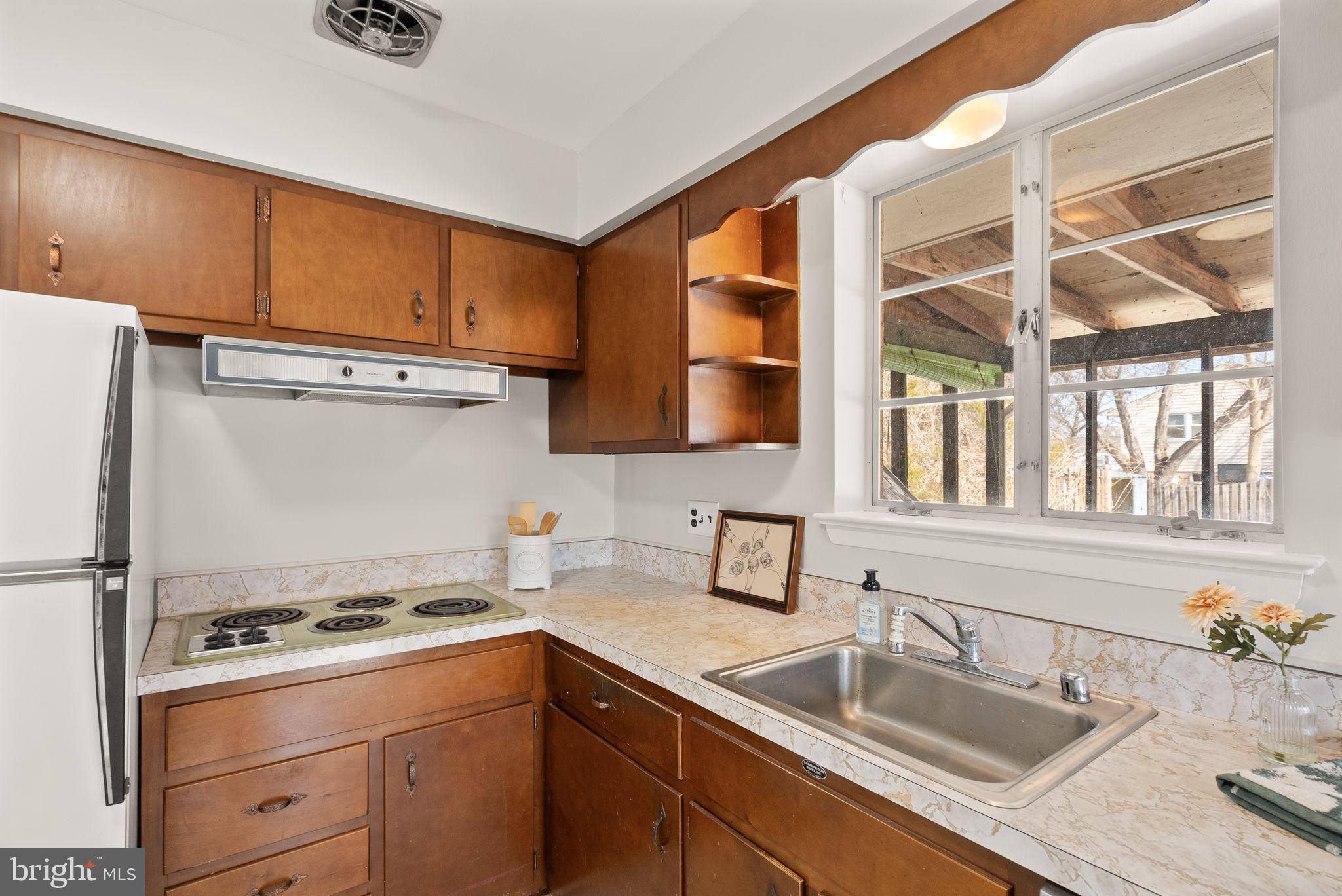 COUNTRY CLUB MANOR - Residential