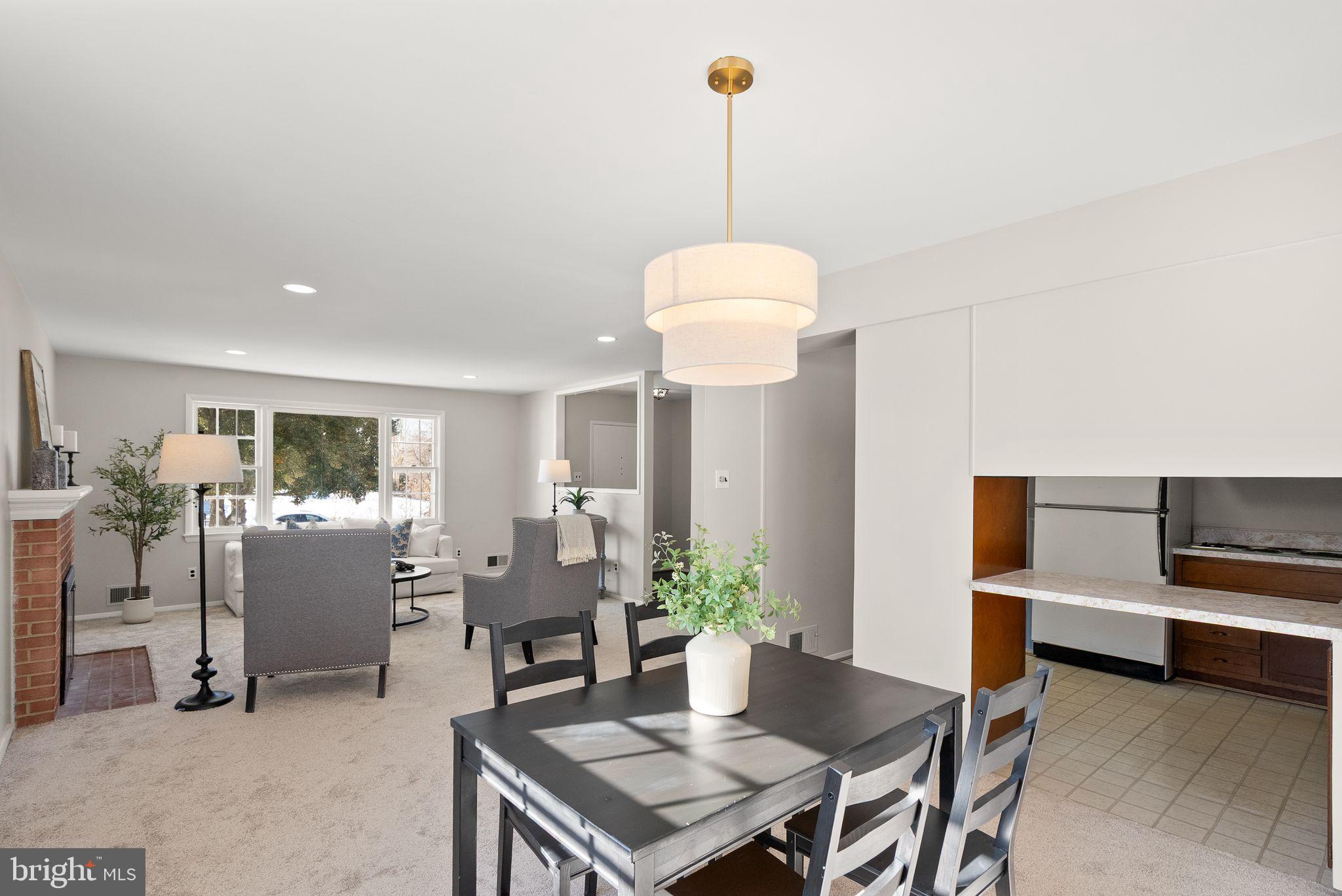 COUNTRY CLUB MANOR - Residential