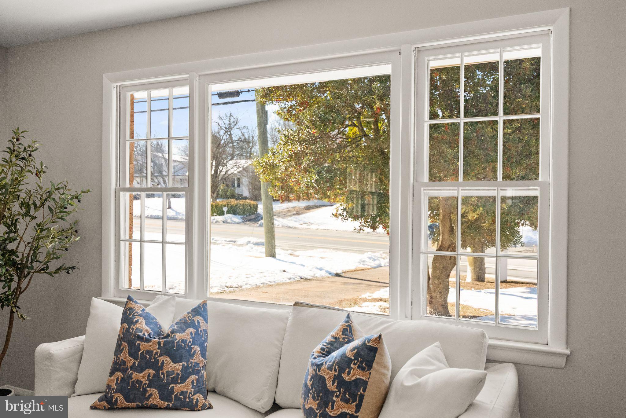 COUNTRY CLUB MANOR - Residential