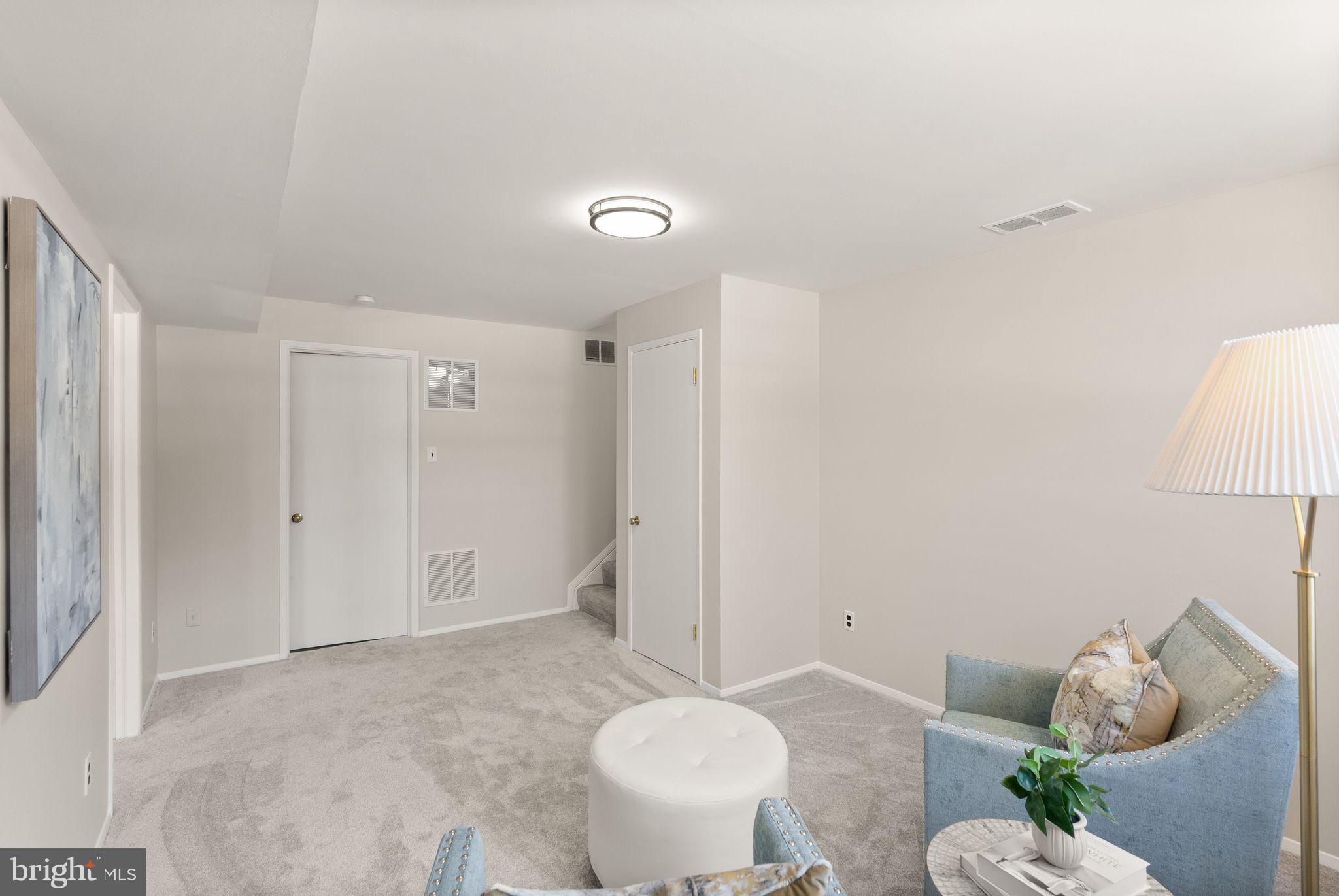 COUNTRY CLUB MANOR - Residential