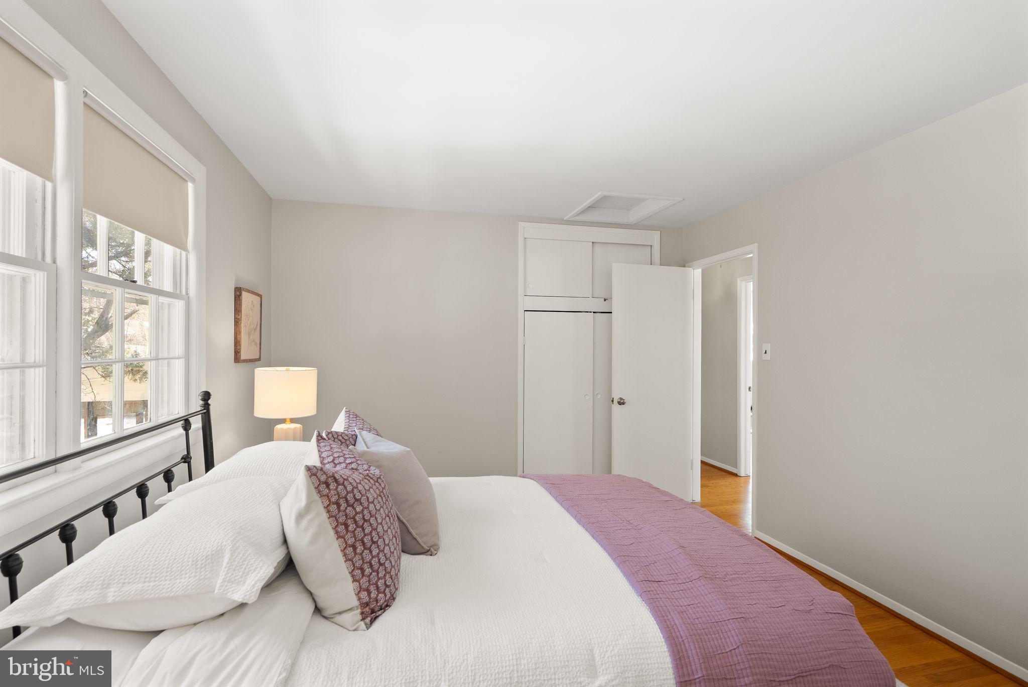 COUNTRY CLUB MANOR - Residential