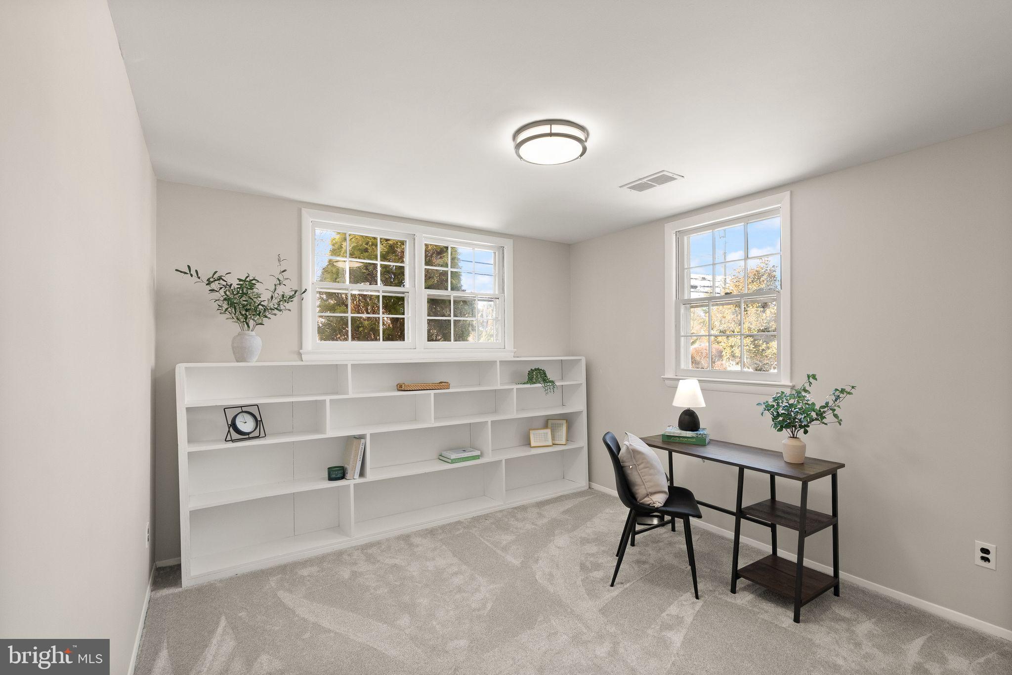 COUNTRY CLUB MANOR - Residential