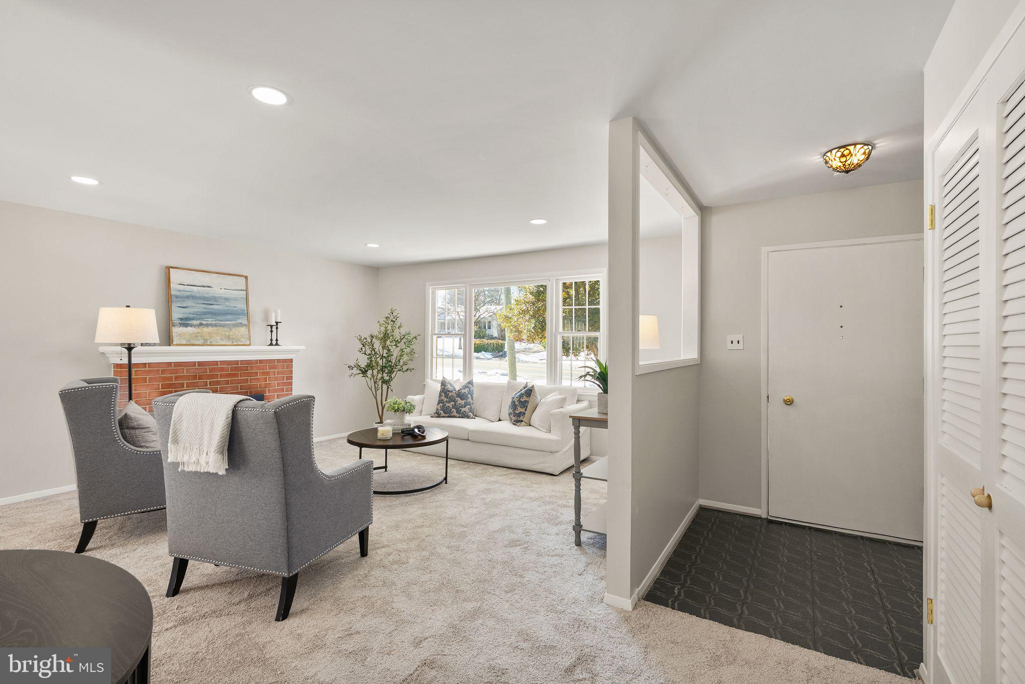 COUNTRY CLUB MANOR - Residential