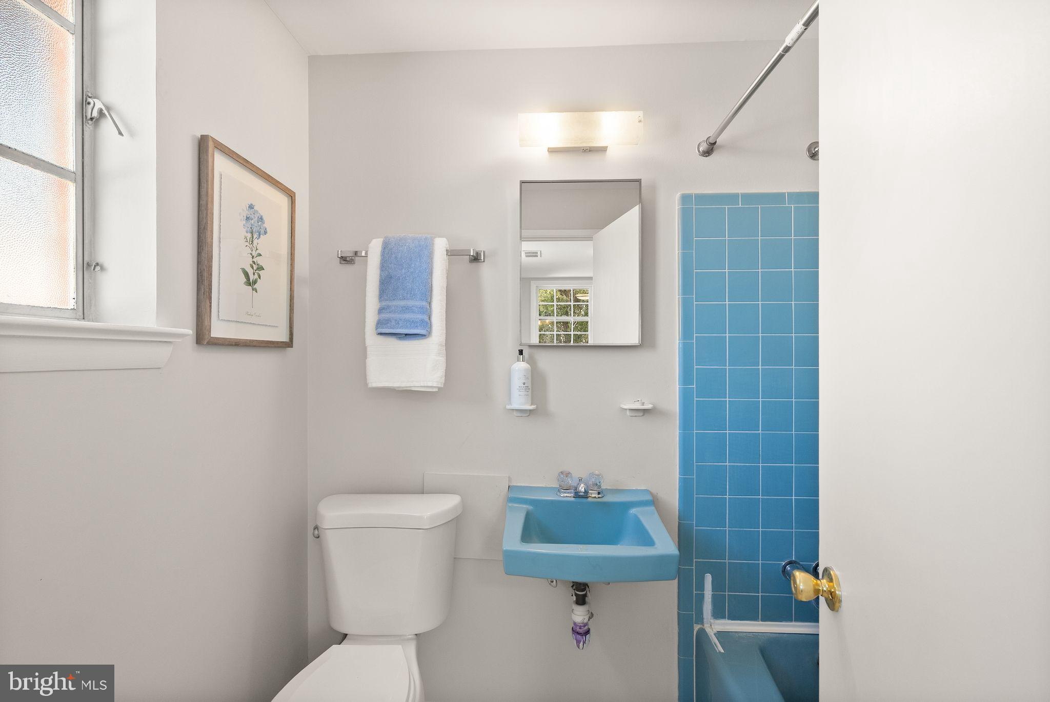 COUNTRY CLUB MANOR - Residential