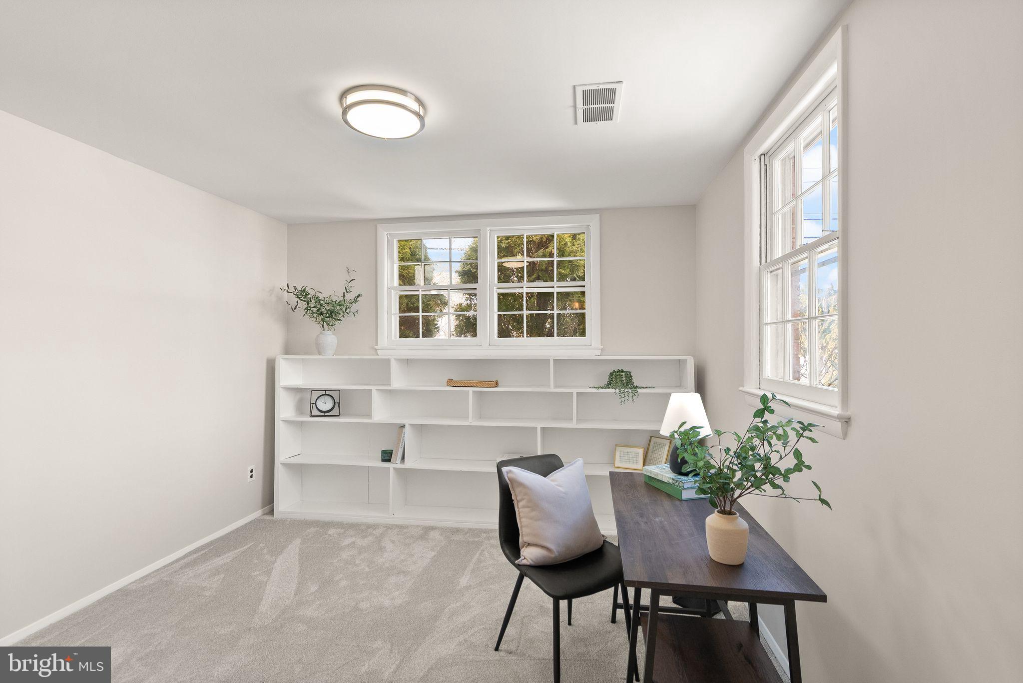 COUNTRY CLUB MANOR - Residential