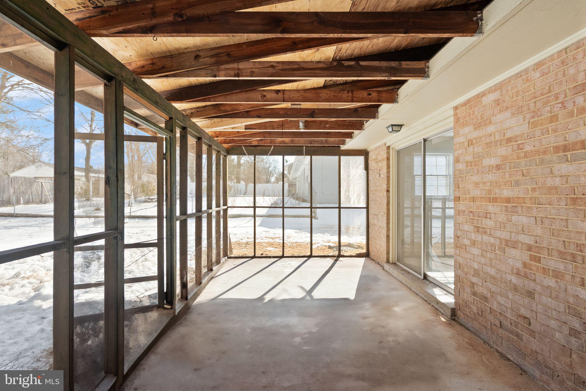 COUNTRY CLUB MANOR - Residential