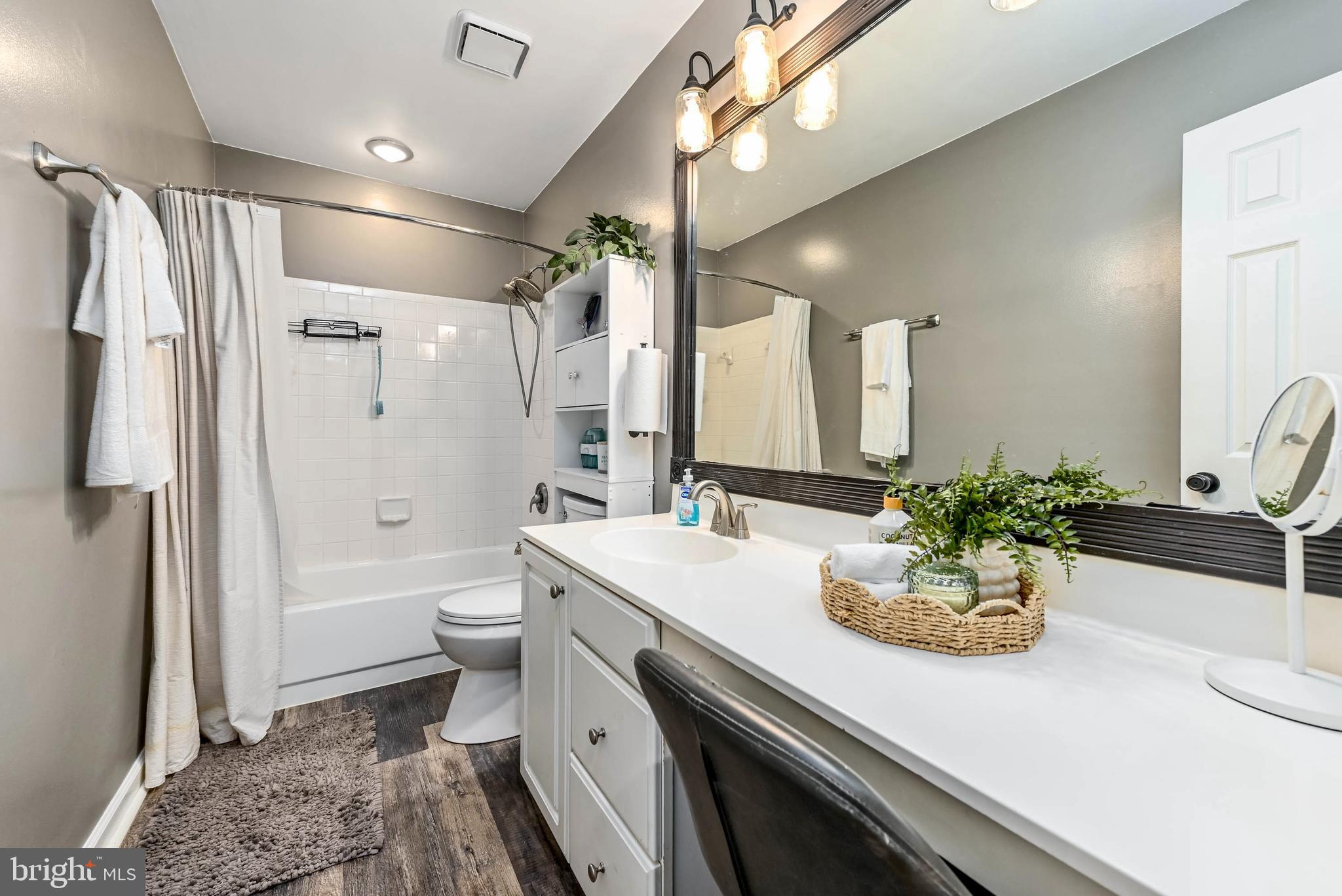 POTOMAC LAKES - Residential