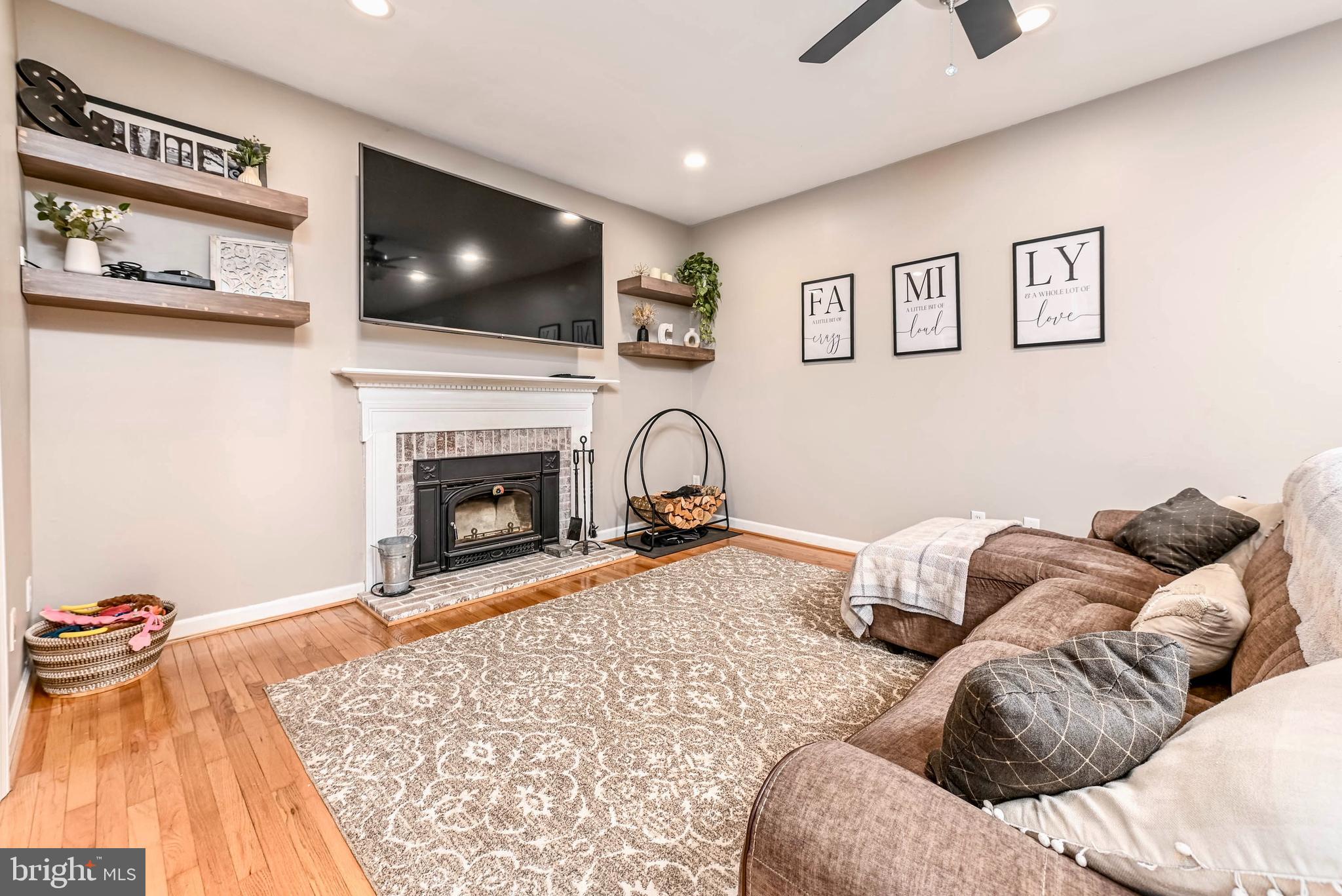 POTOMAC LAKES - Residential