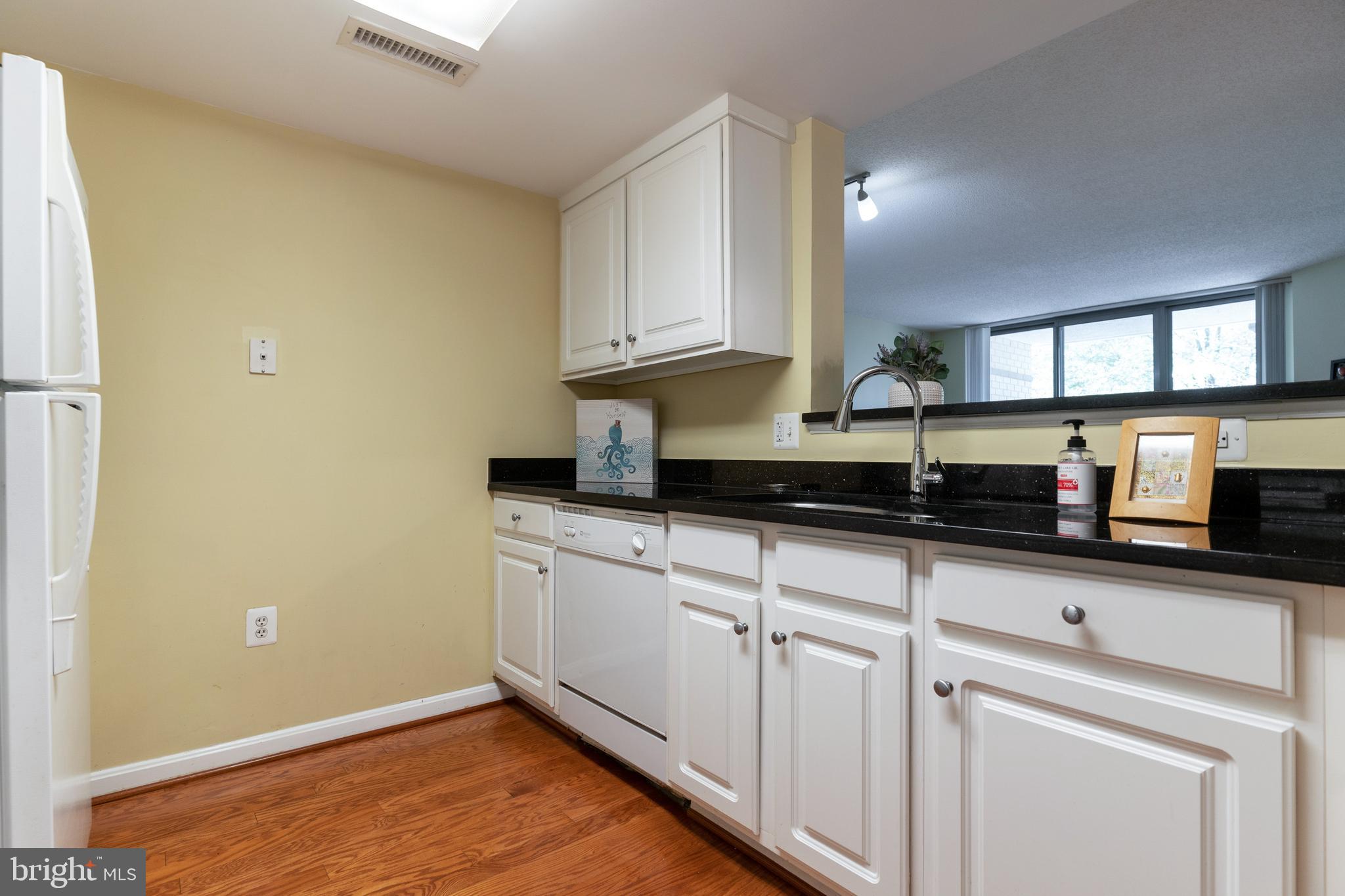 GALLERY AT WHITE FLINT - Residential