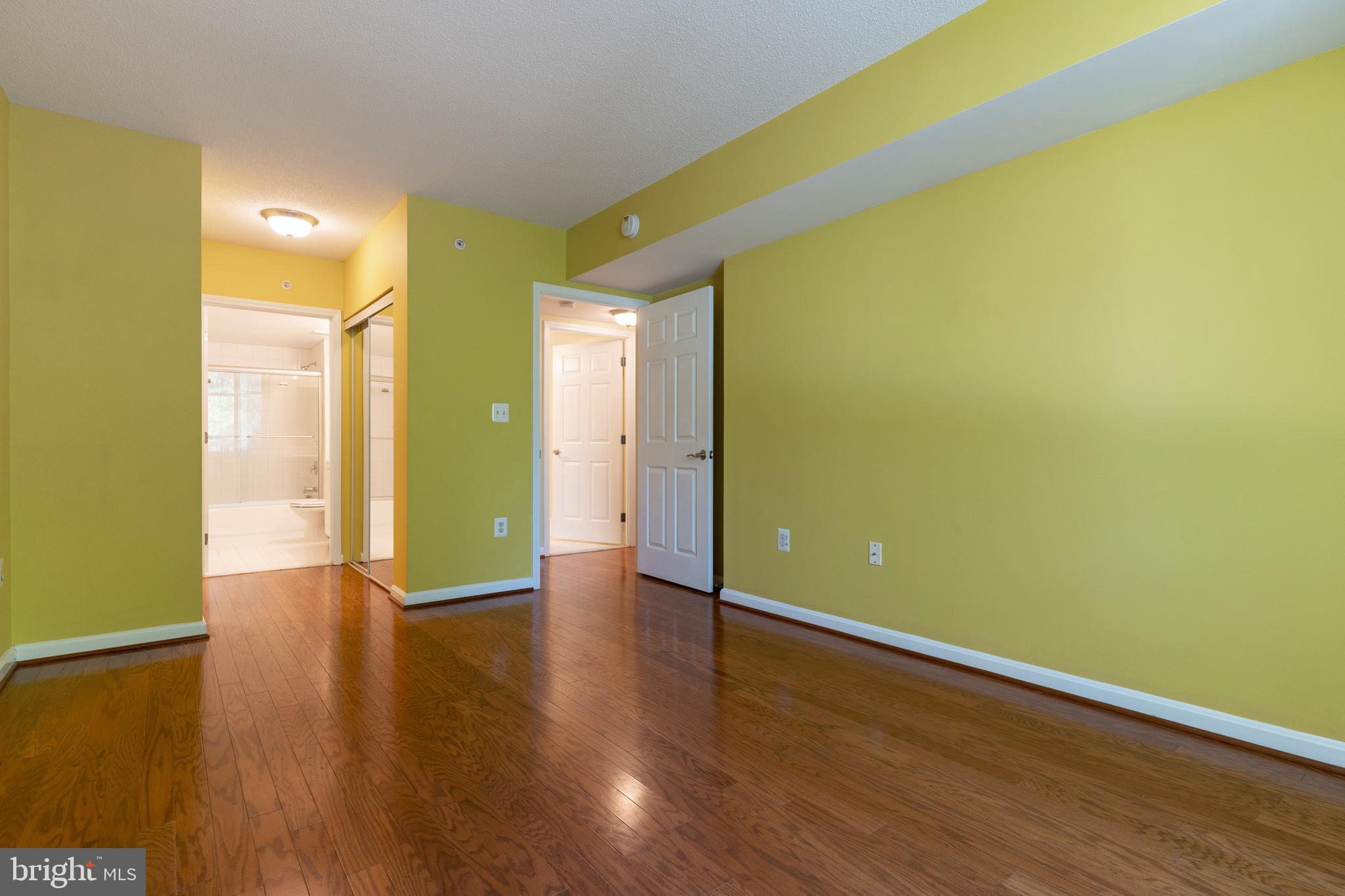 GALLERY AT WHITE FLINT - Residential