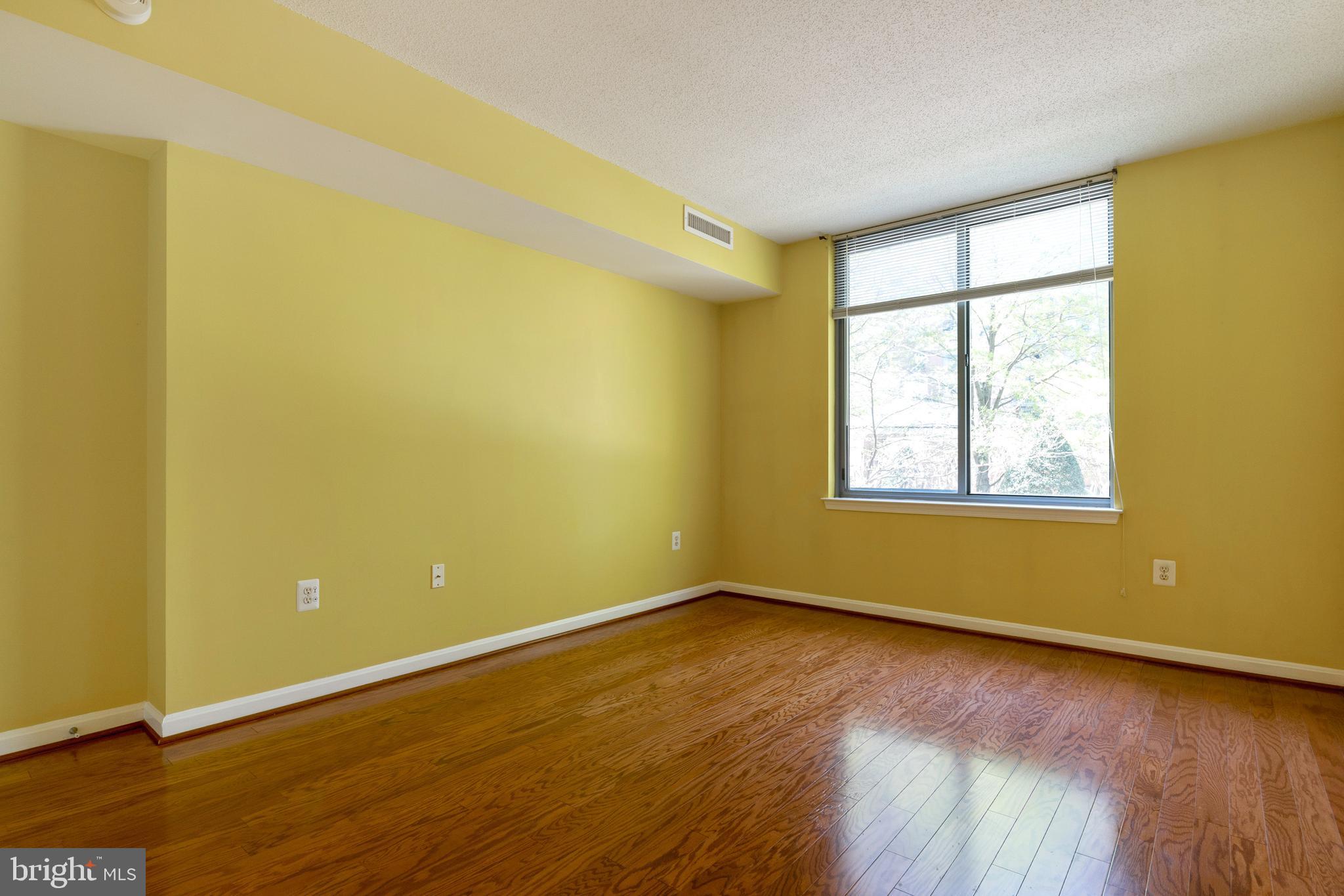 GALLERY AT WHITE FLINT - Residential