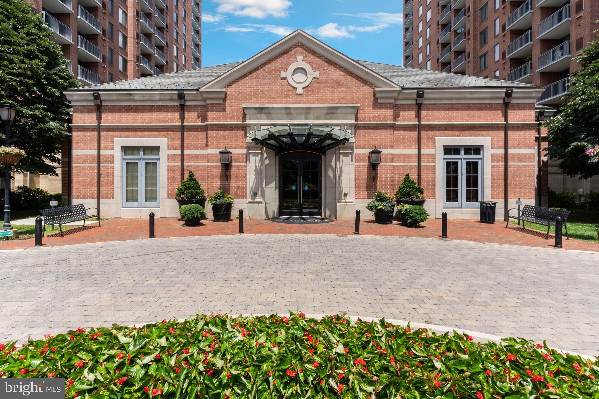 GALLERY AT WHITE FLINT - Residential