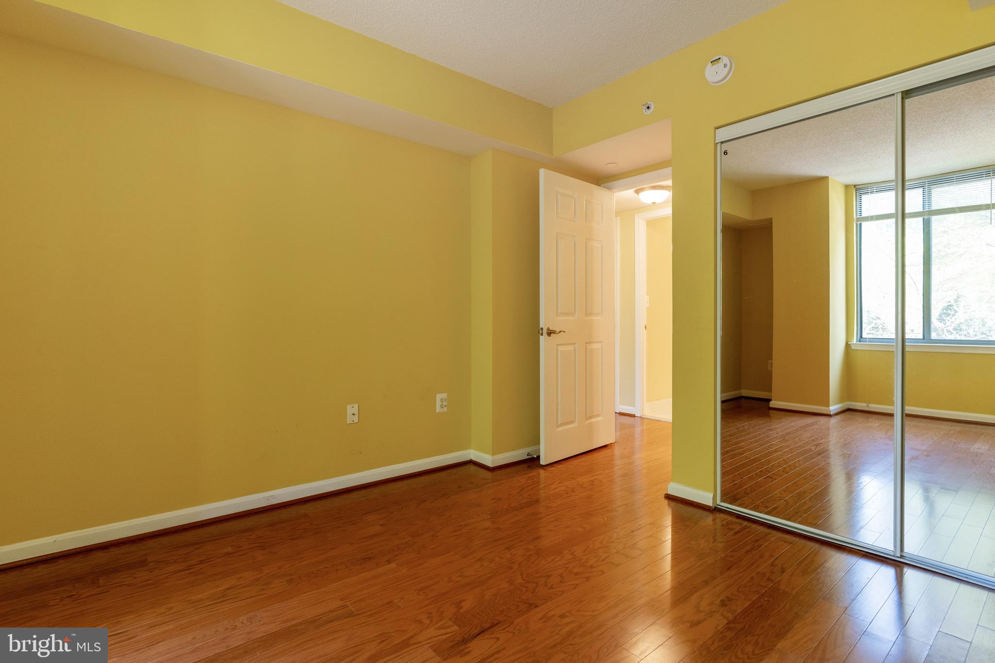 GALLERY AT WHITE FLINT - Residential