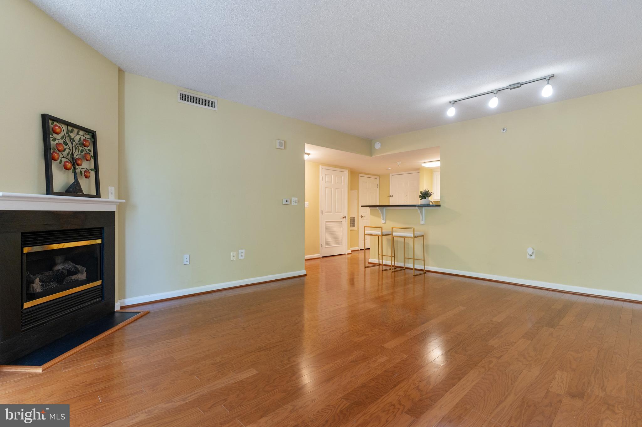 GALLERY AT WHITE FLINT - Residential