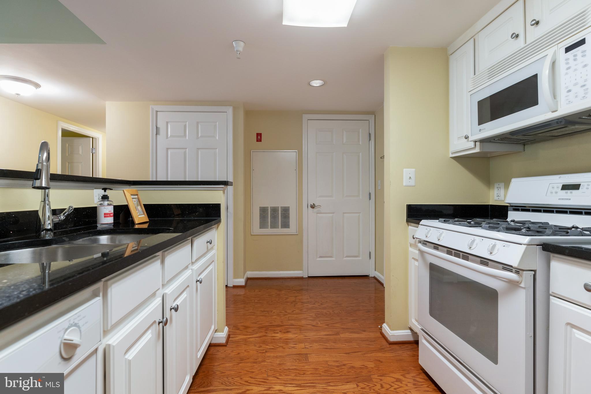 GALLERY AT WHITE FLINT - Residential