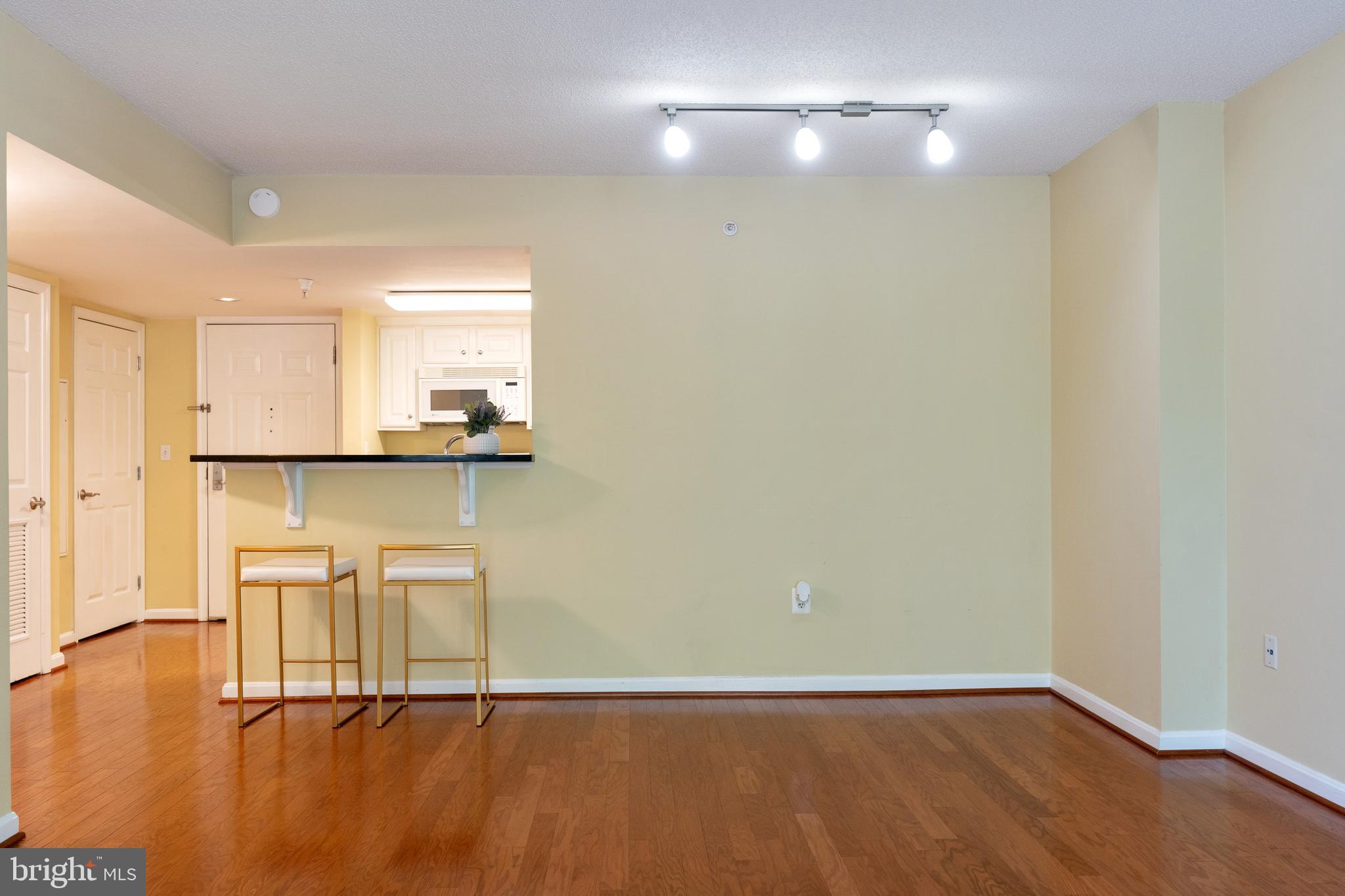 GALLERY AT WHITE FLINT - Residential