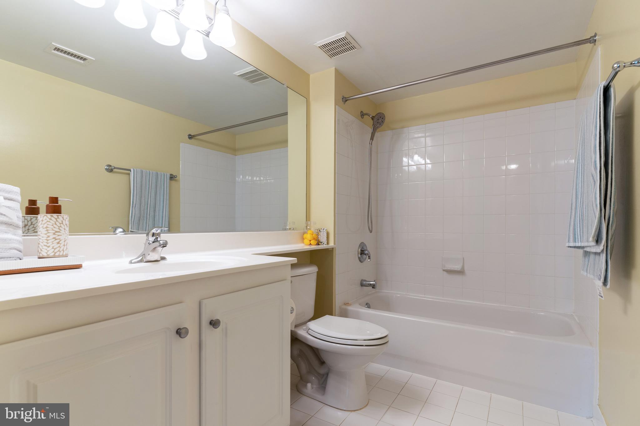 GALLERY AT WHITE FLINT - Residential