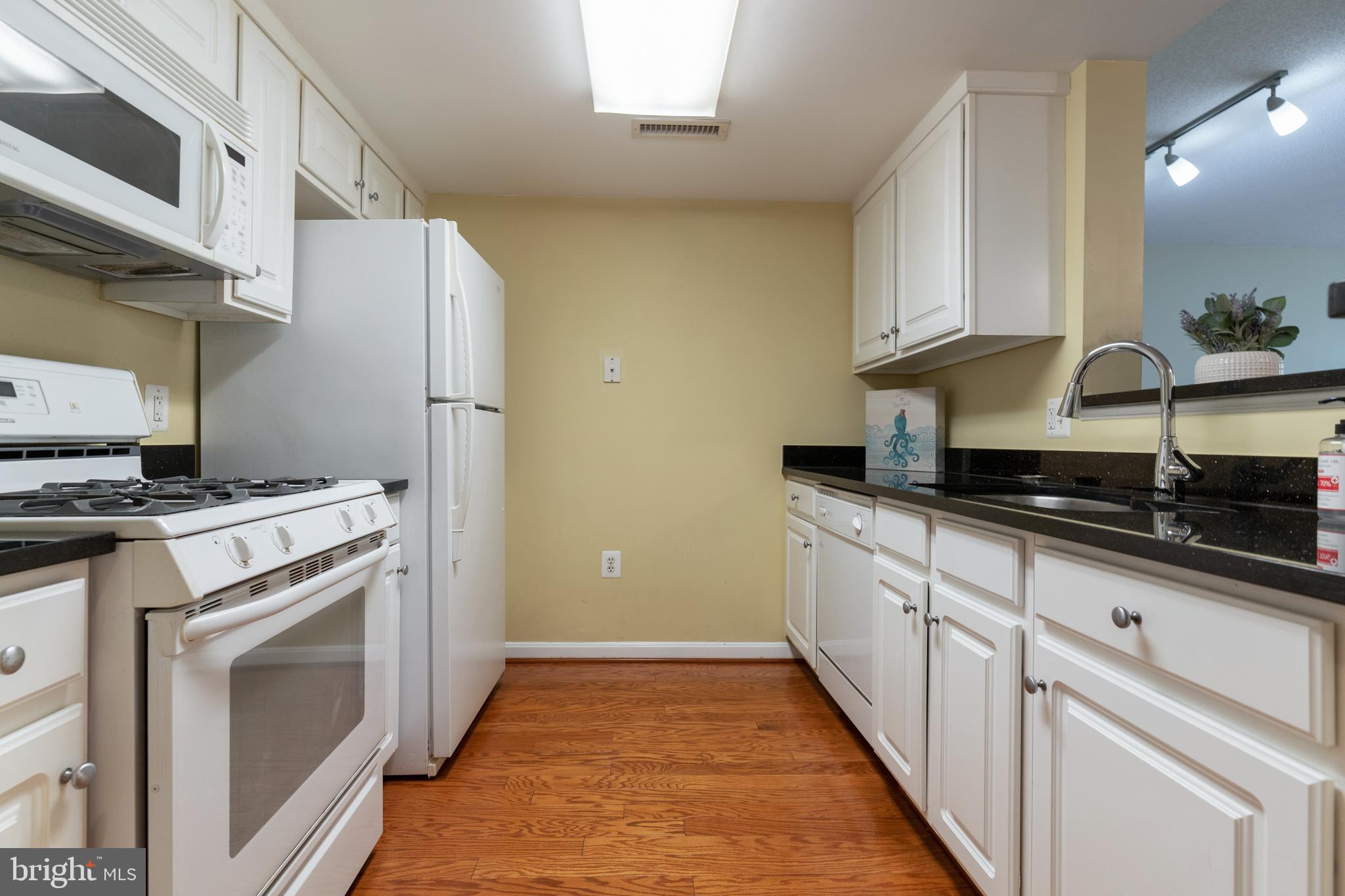 GALLERY AT WHITE FLINT - Residential