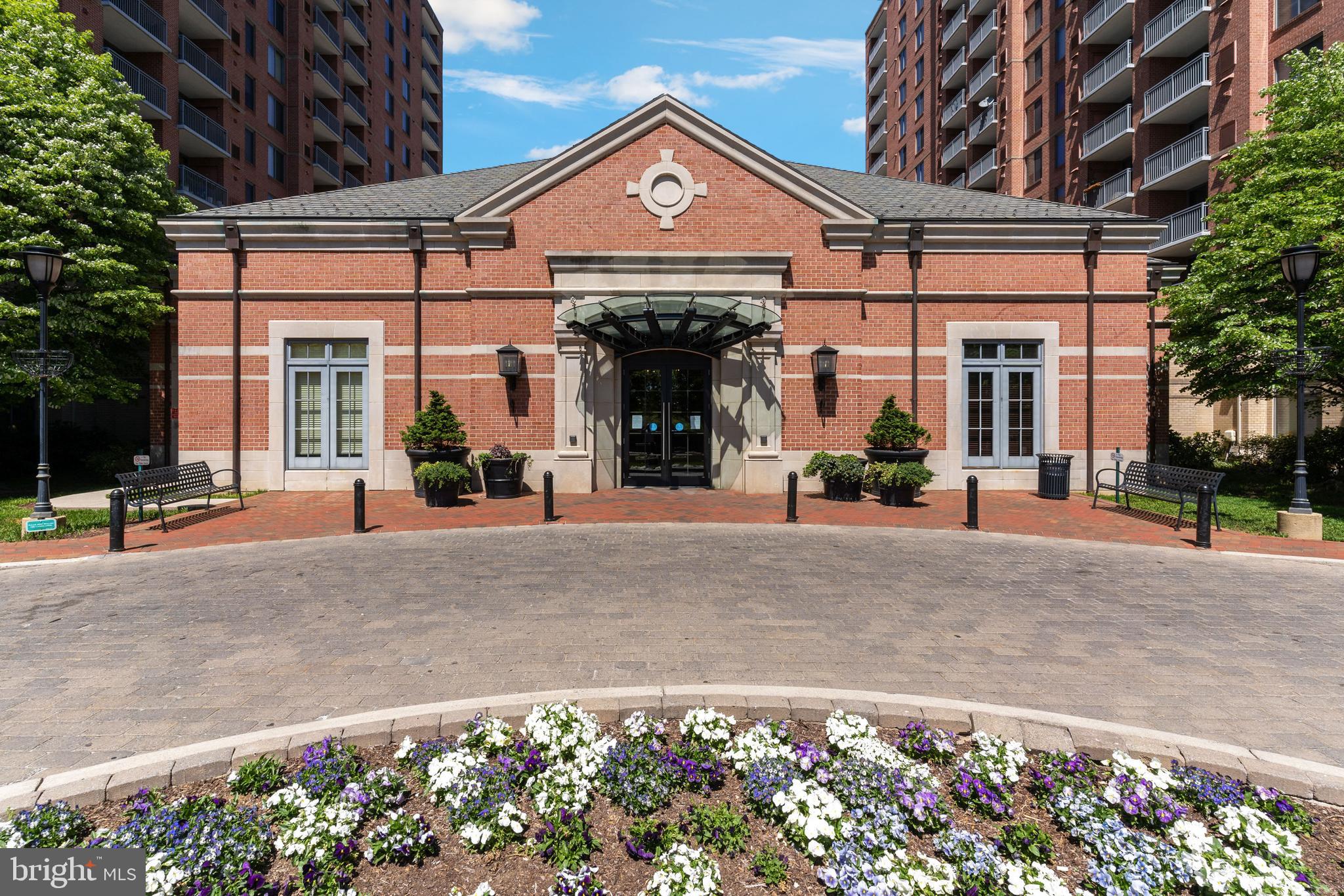 GALLERY AT WHITE FLINT - Residential