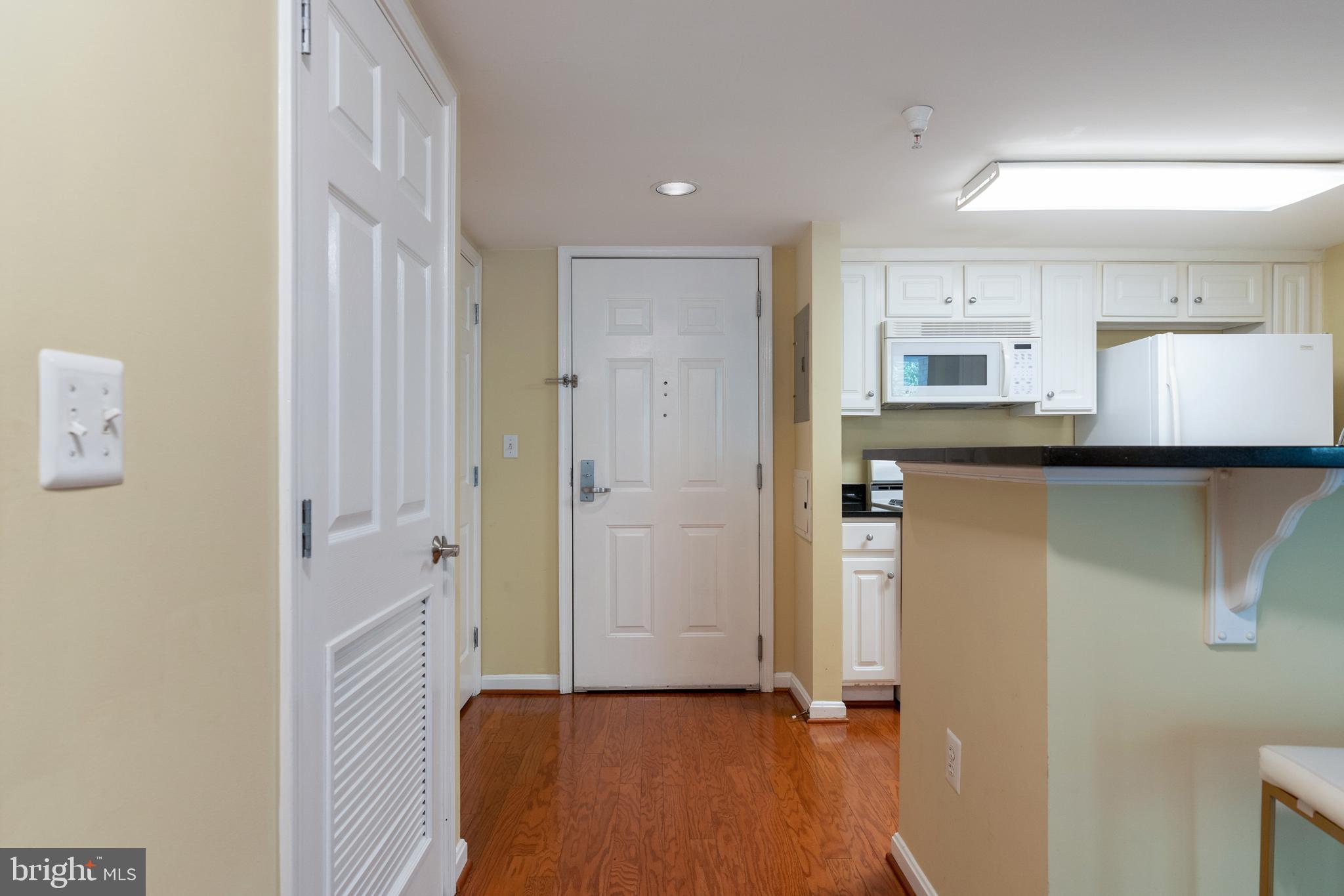 GALLERY AT WHITE FLINT - Residential