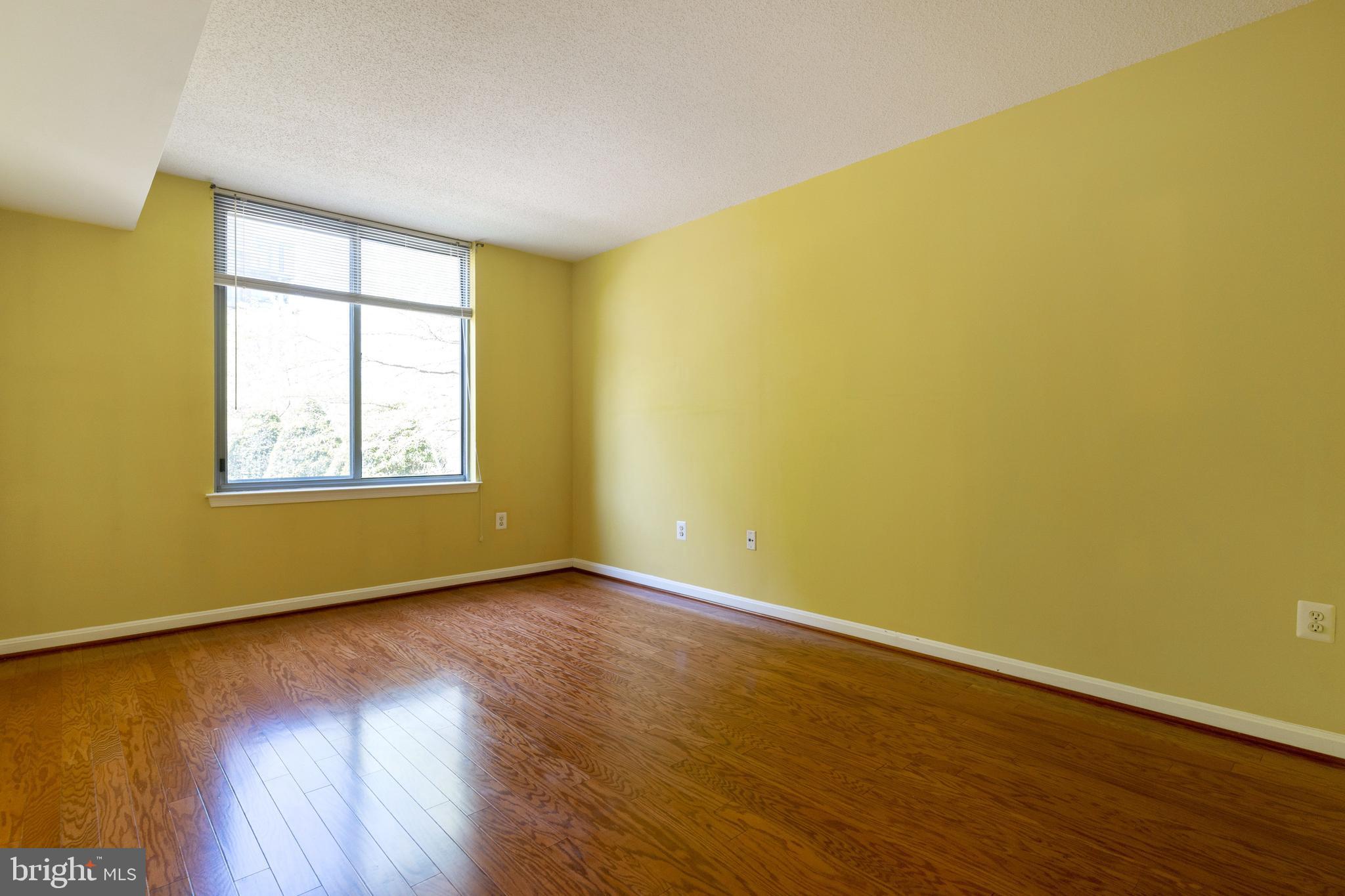 GALLERY AT WHITE FLINT - Residential