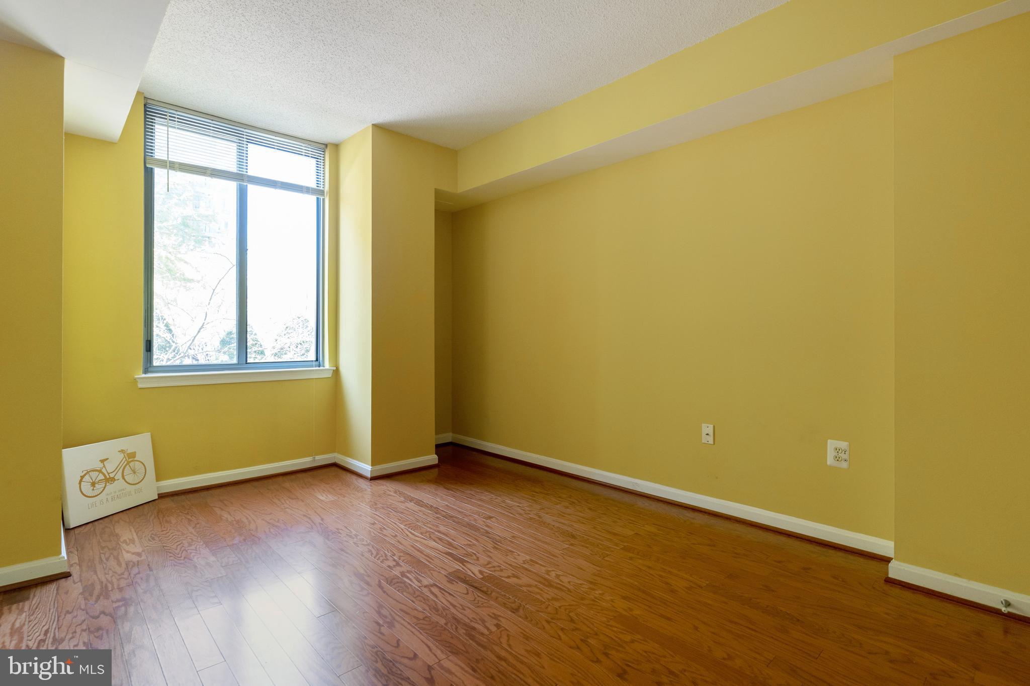 GALLERY AT WHITE FLINT - Residential