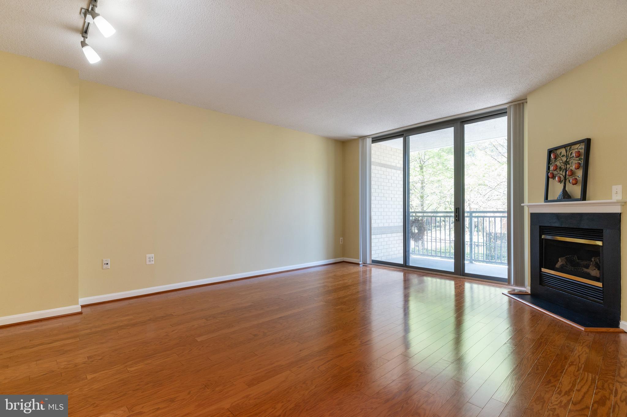 GALLERY AT WHITE FLINT - Residential