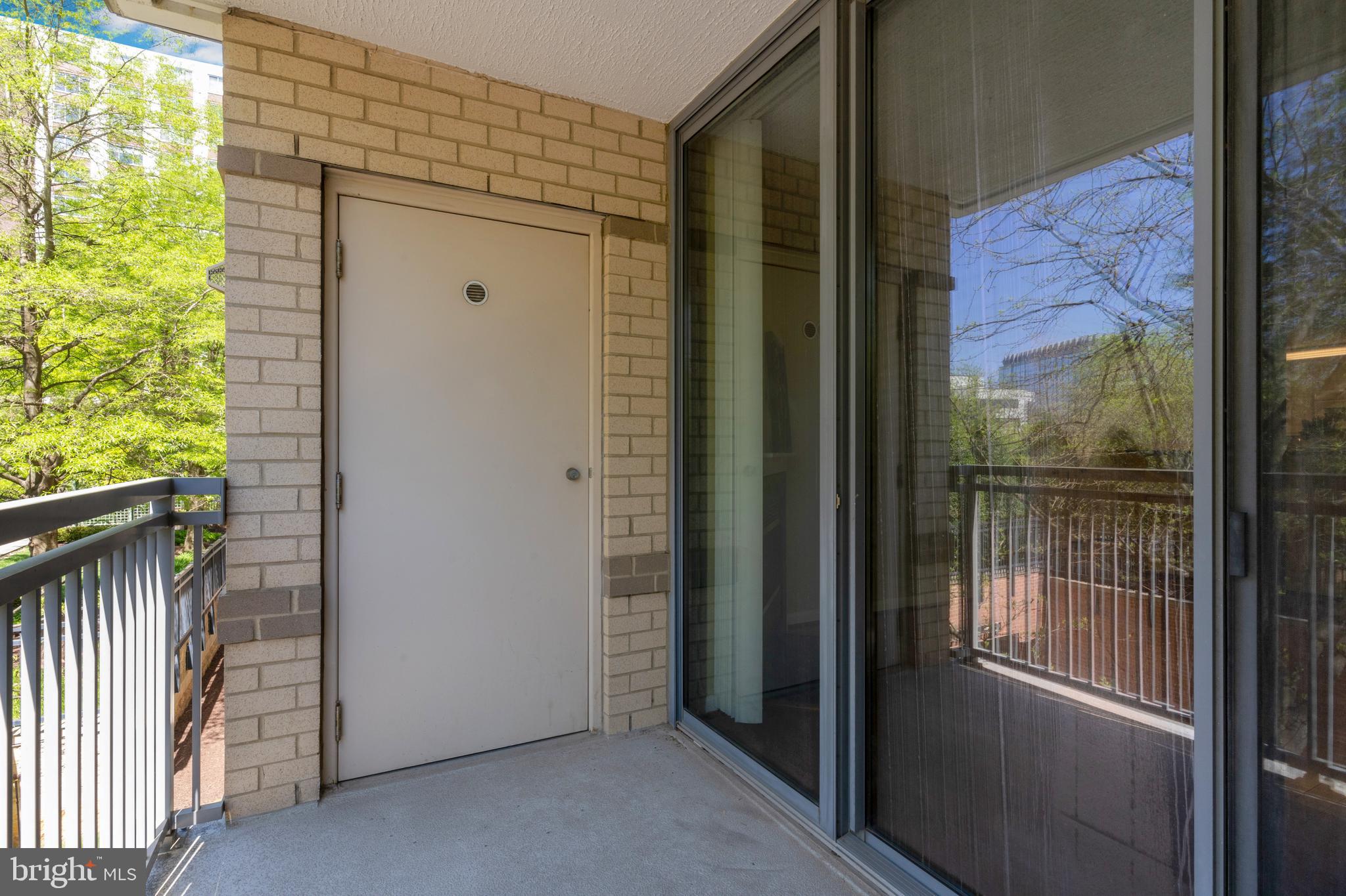GALLERY AT WHITE FLINT - Residential