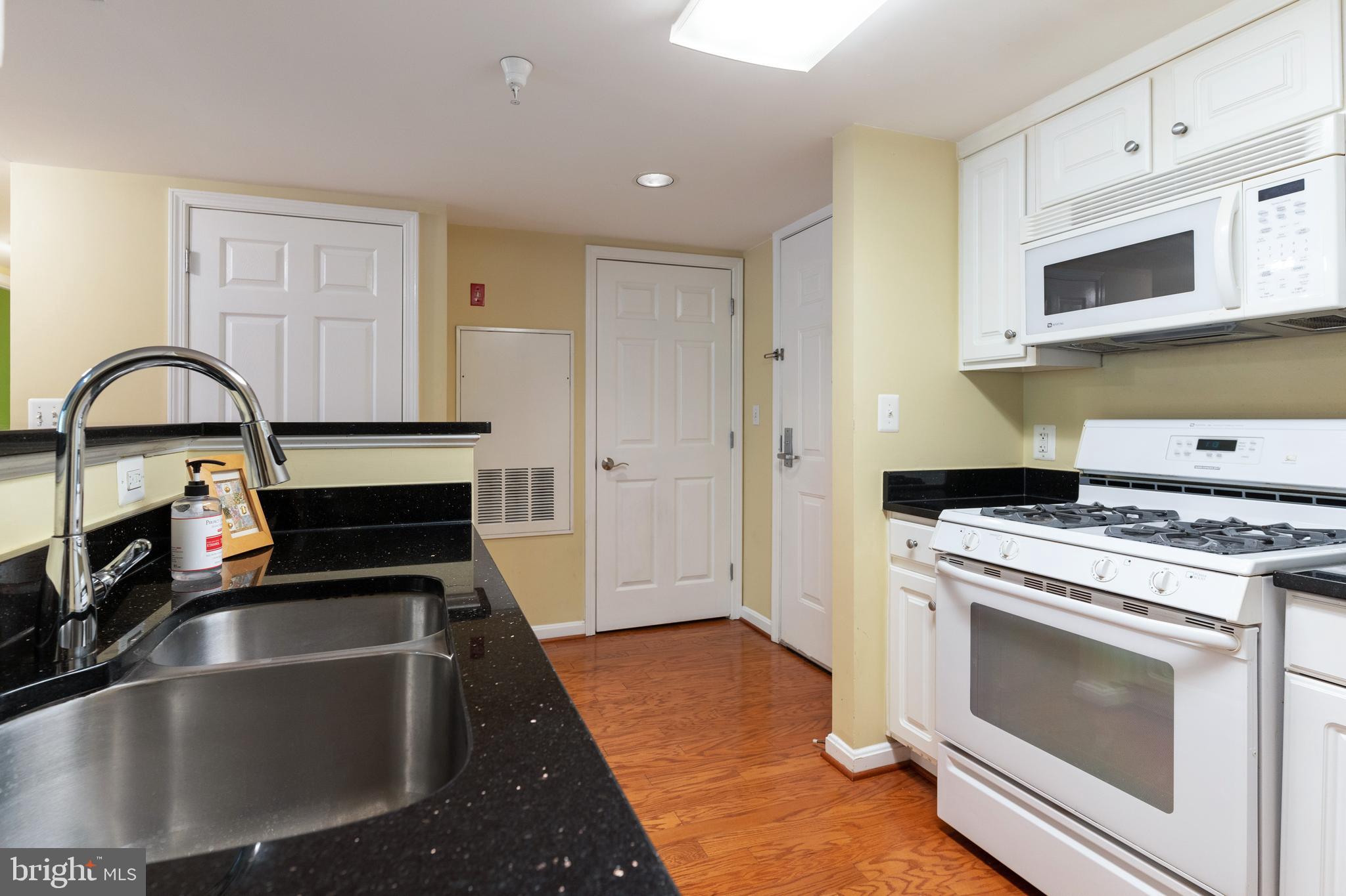 GALLERY AT WHITE FLINT - Residential