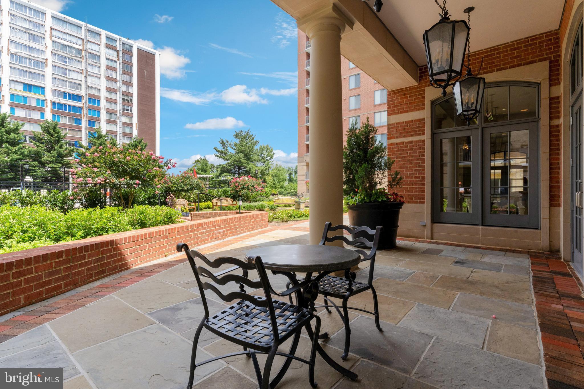 GALLERY AT WHITE FLINT - Residential