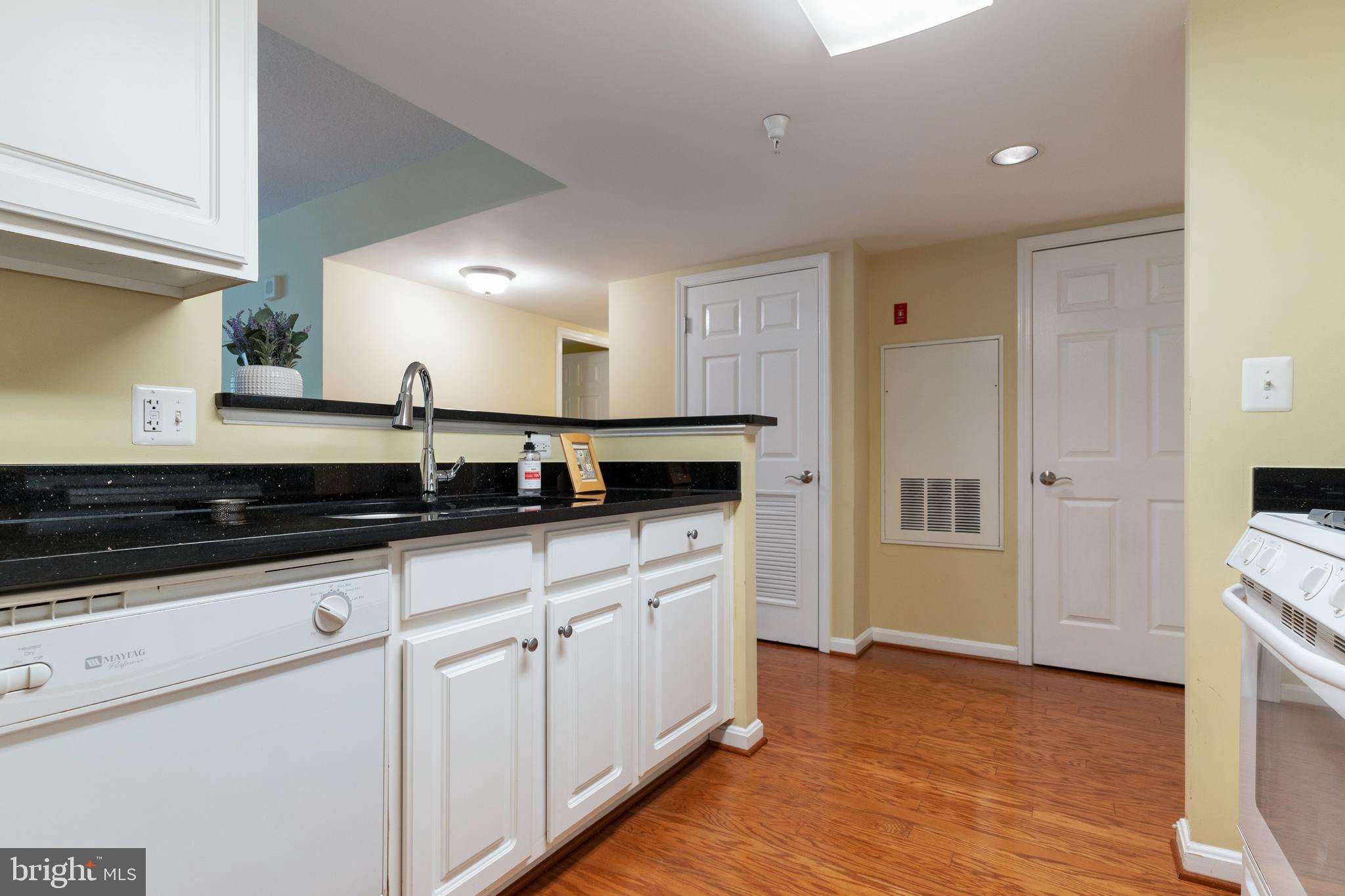 GALLERY AT WHITE FLINT - Residential