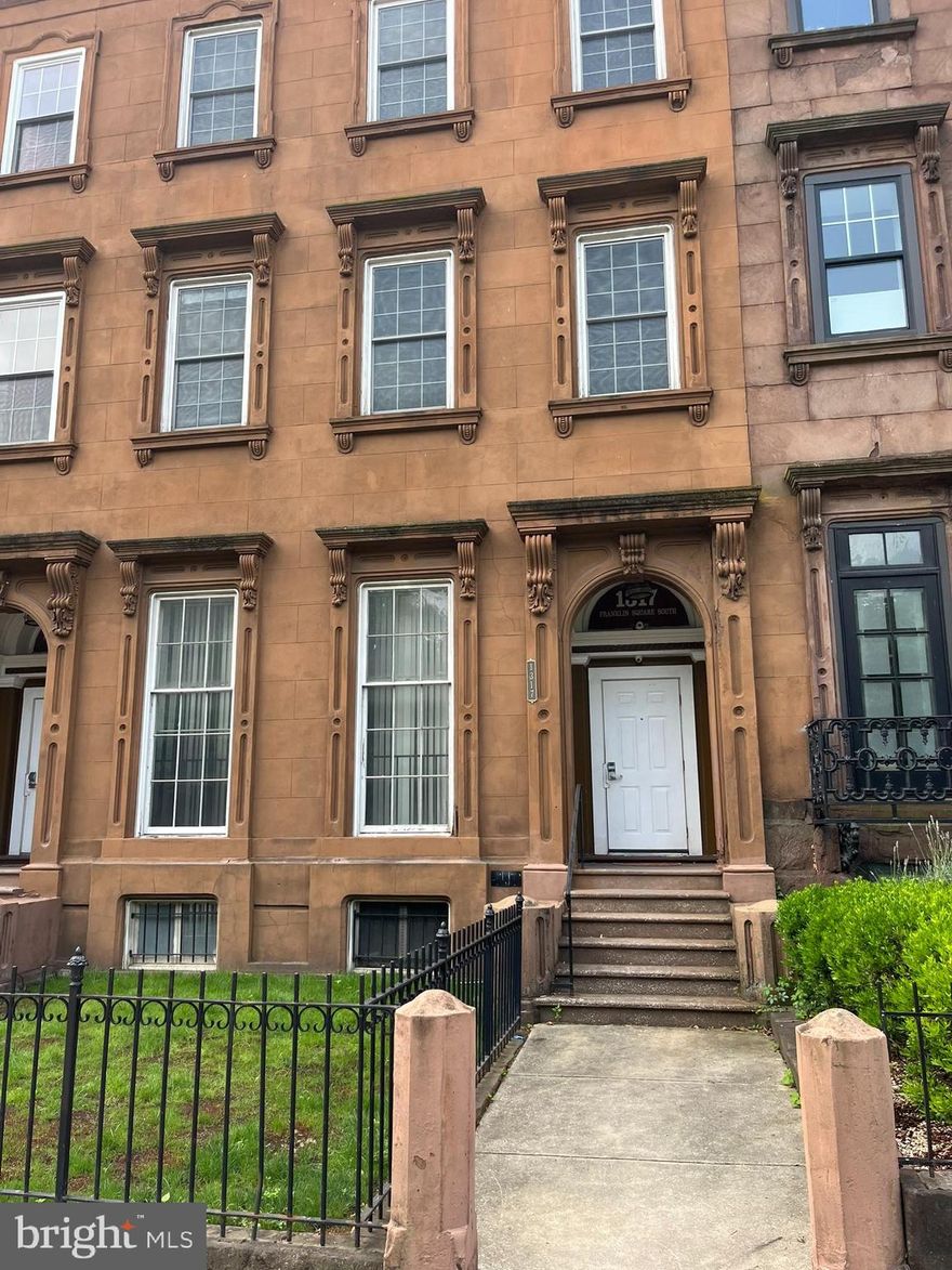 Lovely condo directly across the street from Franklin Square Park. Front door to building is accessed by key. The unit is on the 3rd floor featuring new kitchen cabinets and counter top and new carpet throughout the unit.  Optional parking in the rear with a rear outdoor courtyard. "Sold AS IS".  The year built is unknown. This is definitely "A Must See"!