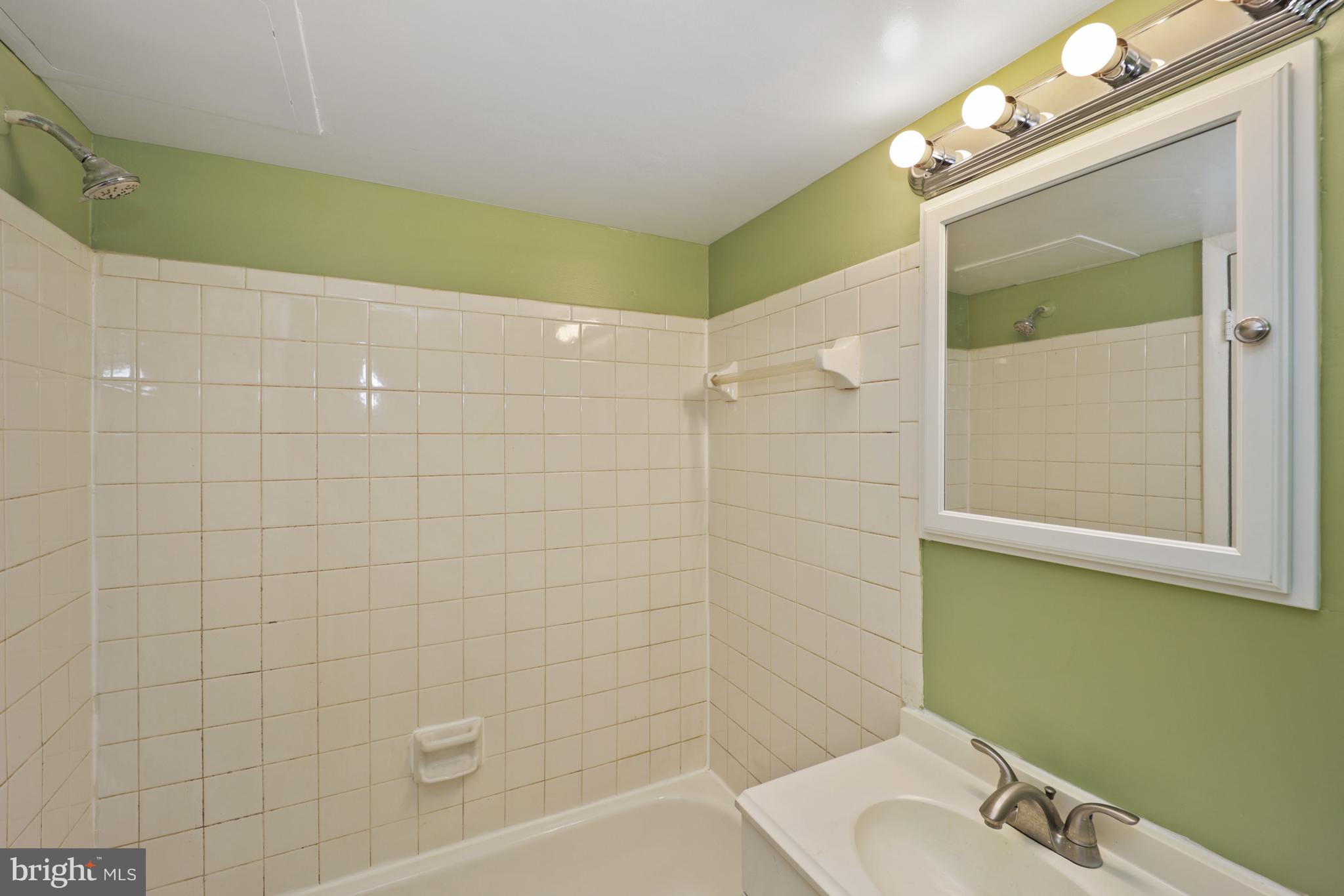 FOREST SPRING CONDO-PHAS - Residential