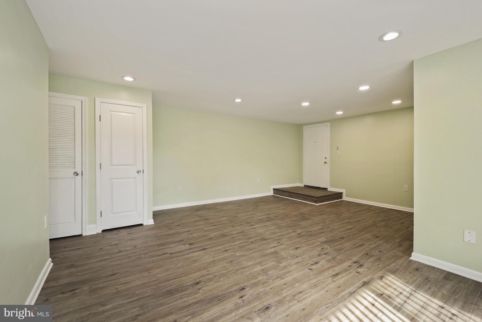 FOREST SPRING CONDO-PHAS - Residential