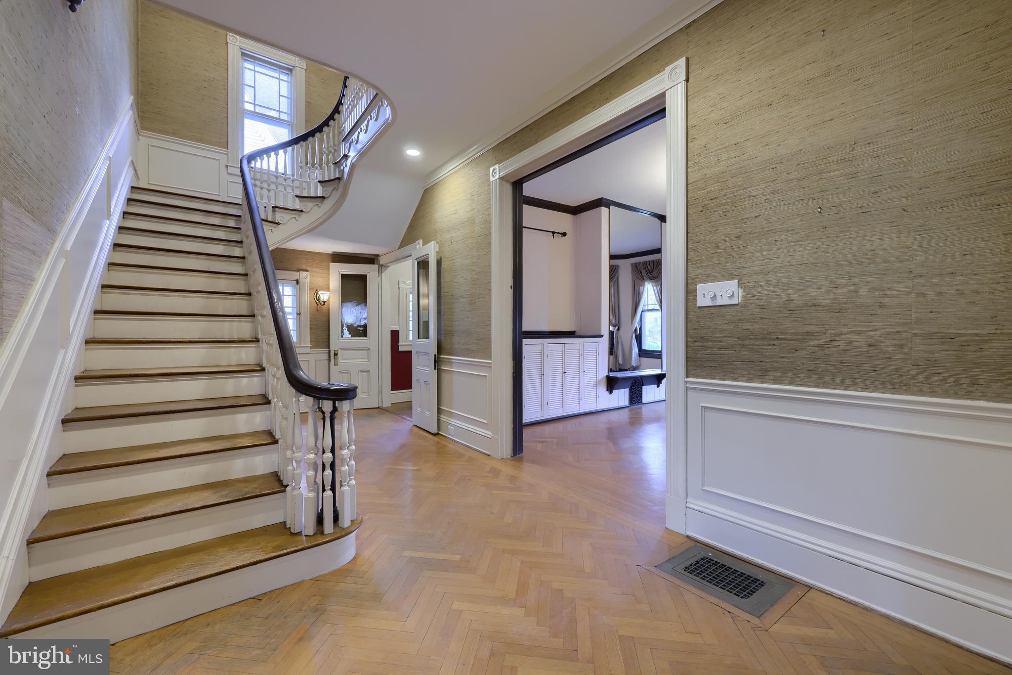 THE AVENUES - Residential