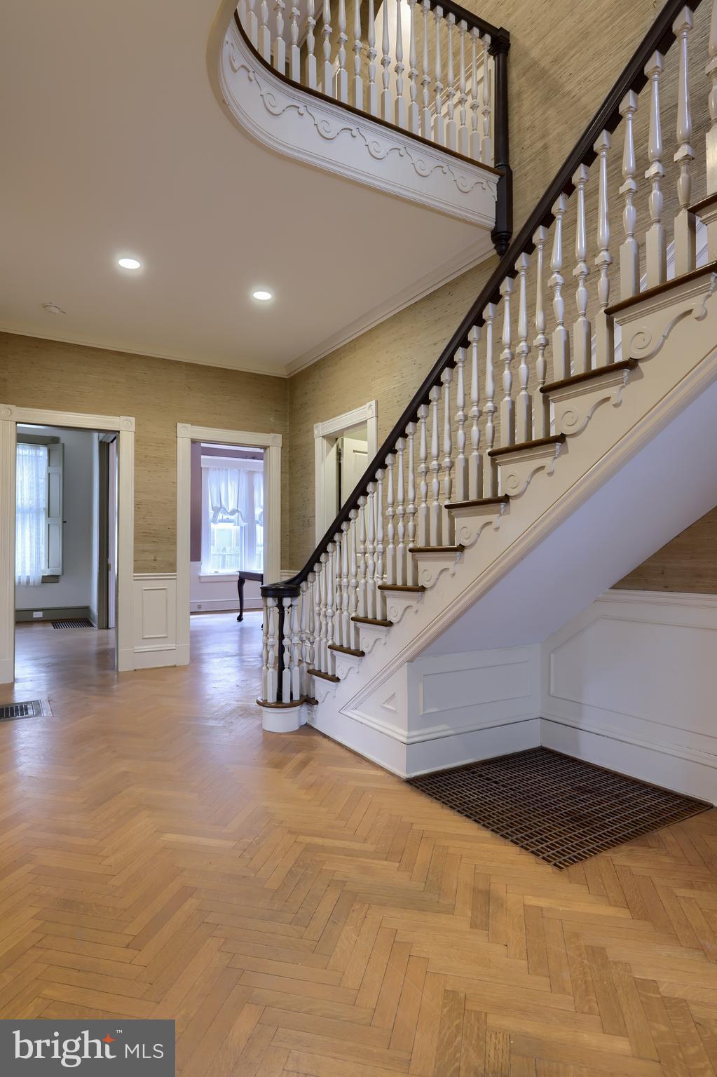 THE AVENUES - Residential