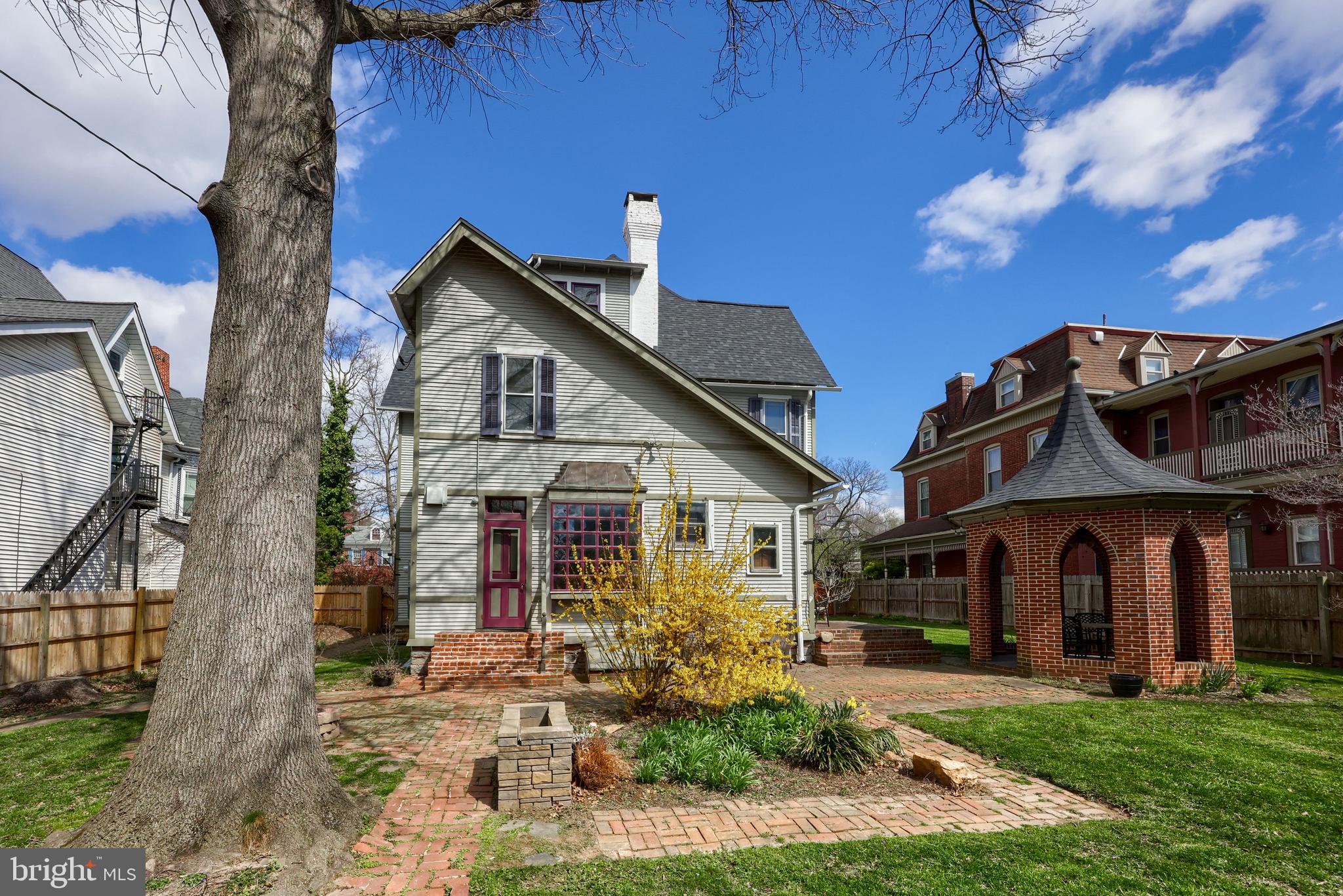 THE AVENUES - Residential