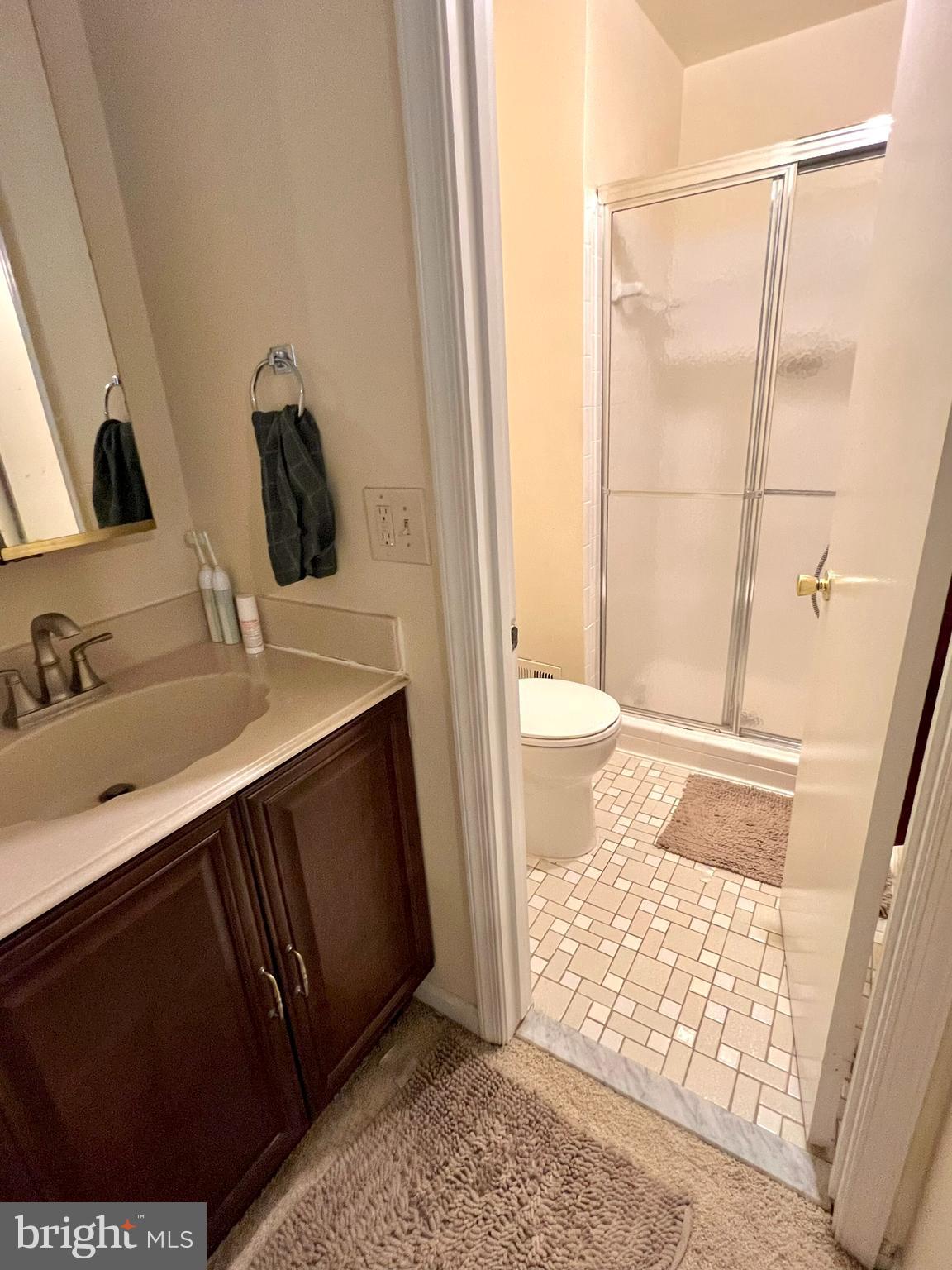 COUNTRY CREEK - Residential Lease