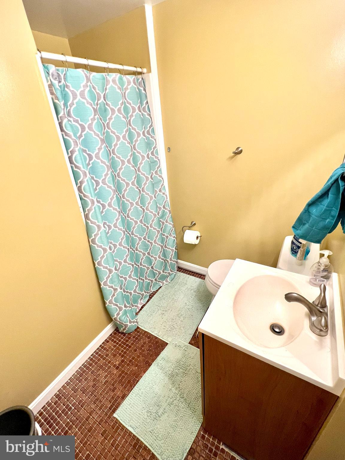 COUNTRY CREEK - Residential Lease